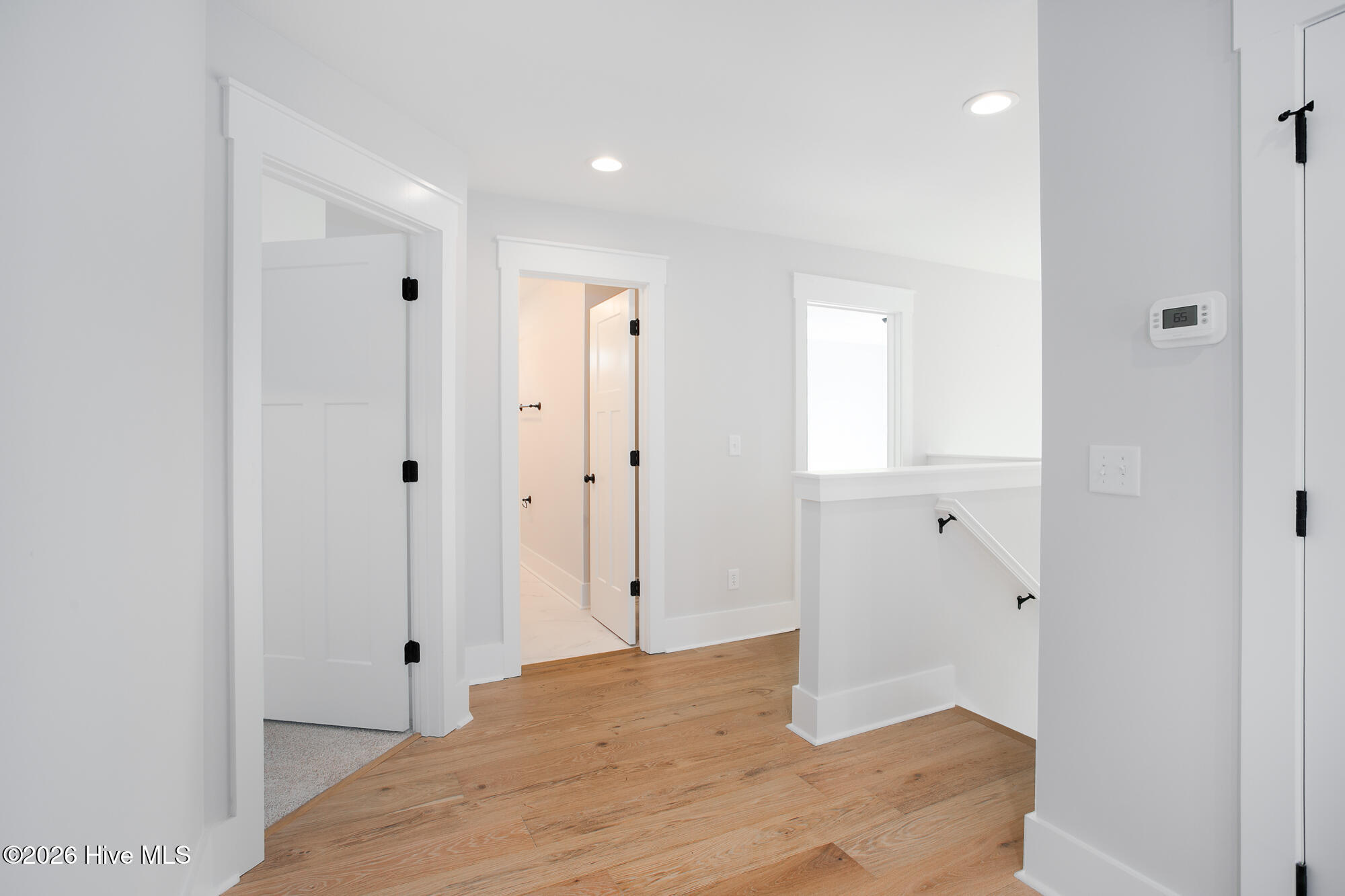 100564009 | Photo 23