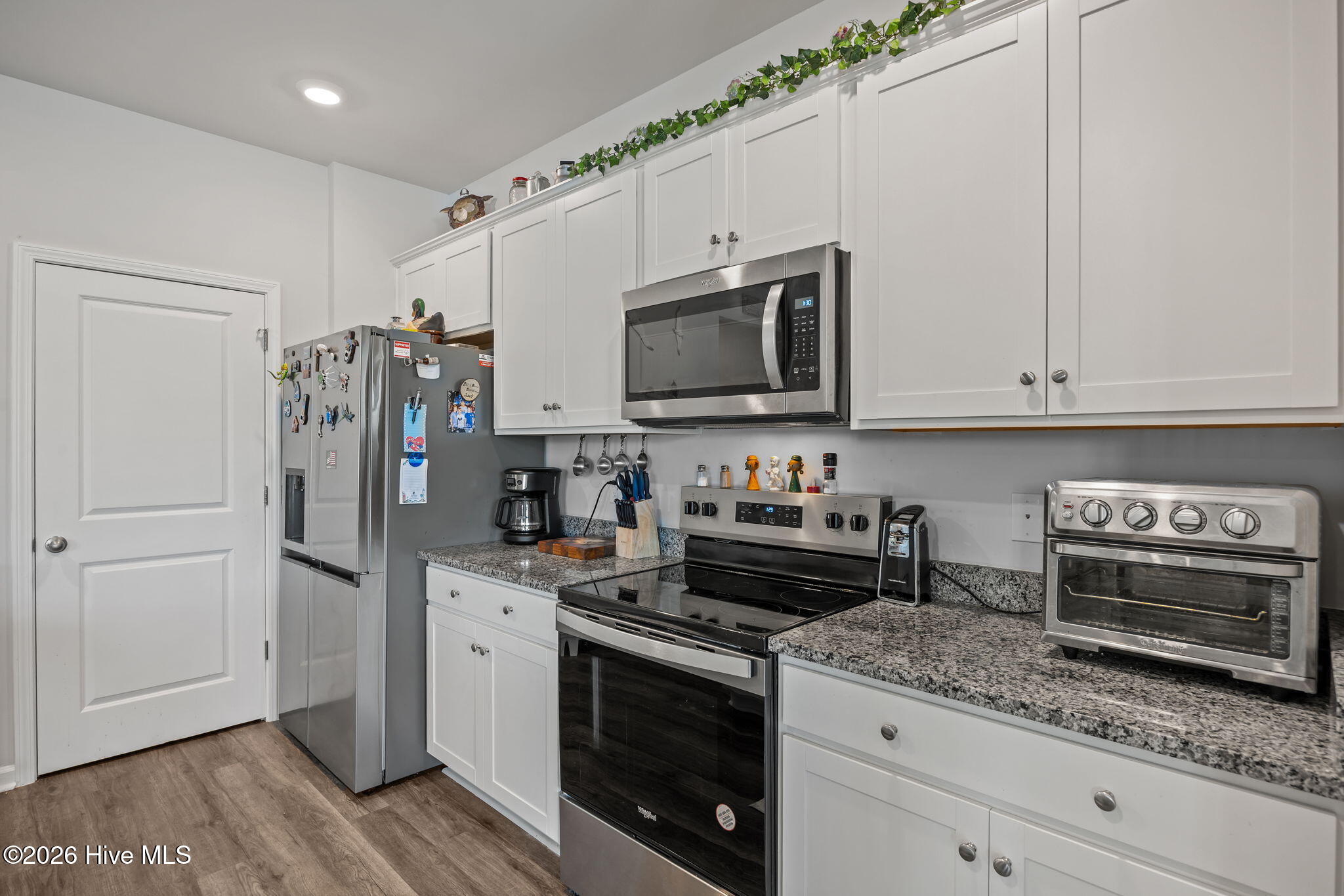 100567889 | Photo 13