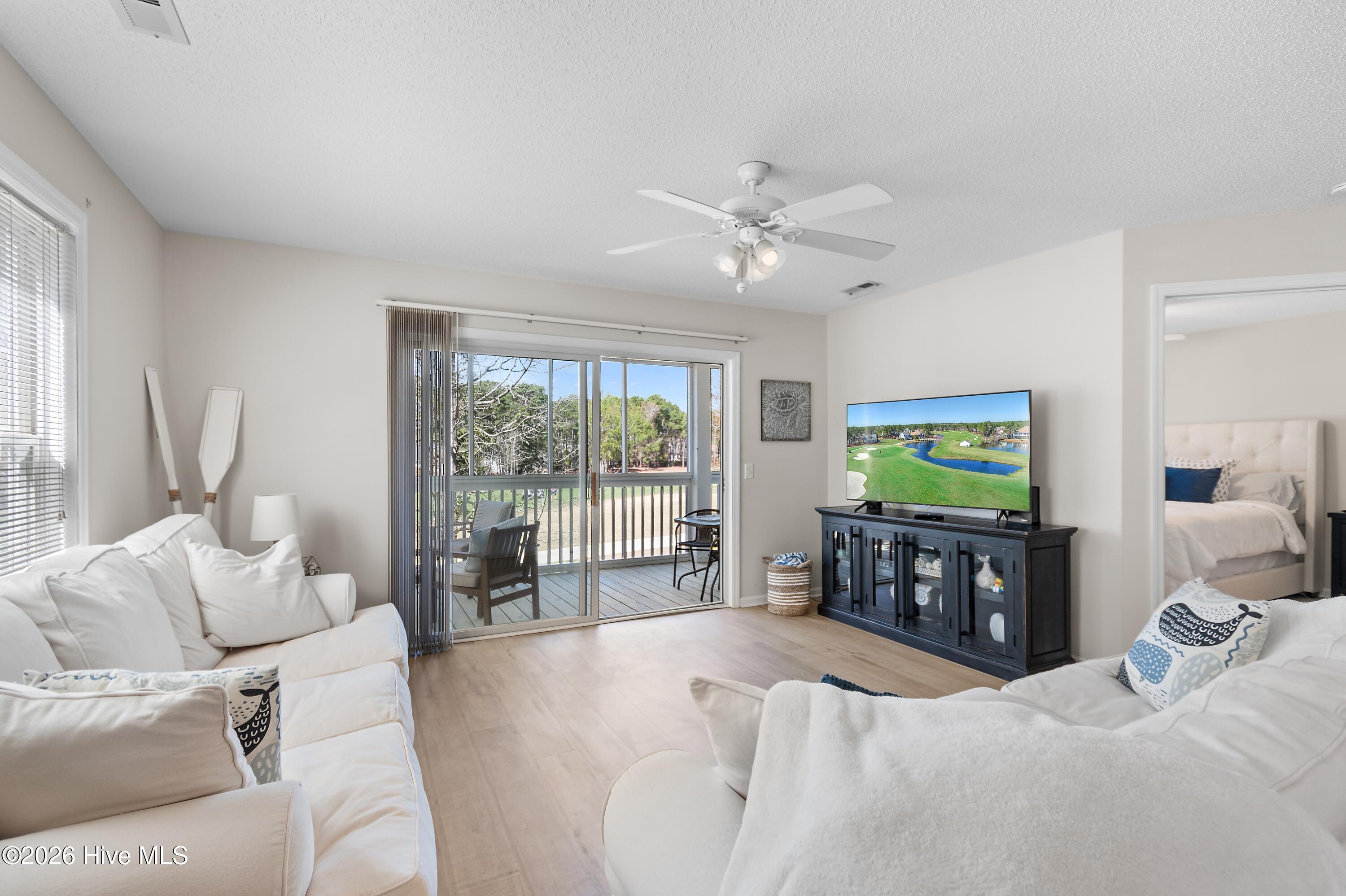 100563960 | Photo 11