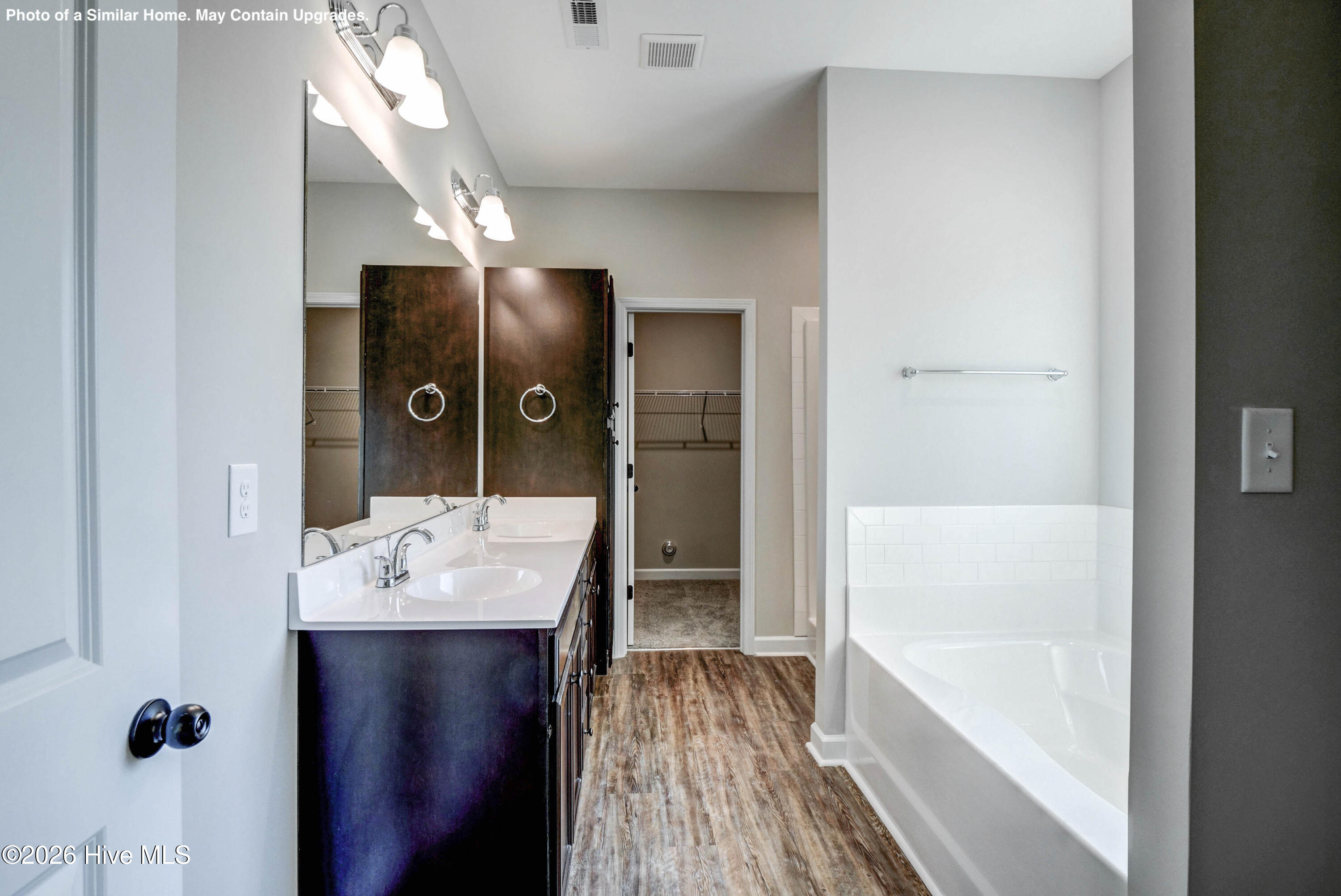 100567172 | Photo 12