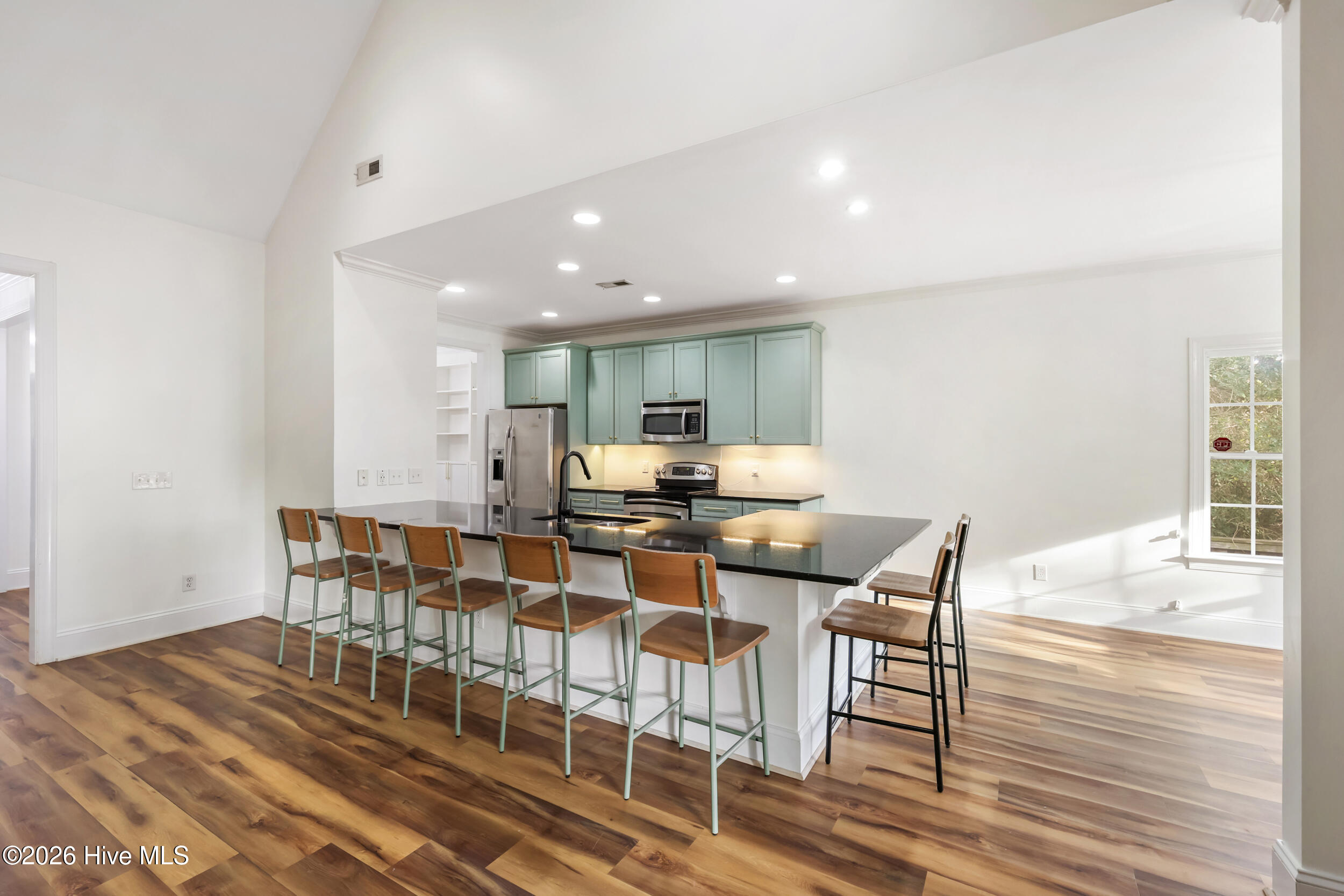 100547349 | Photo 16