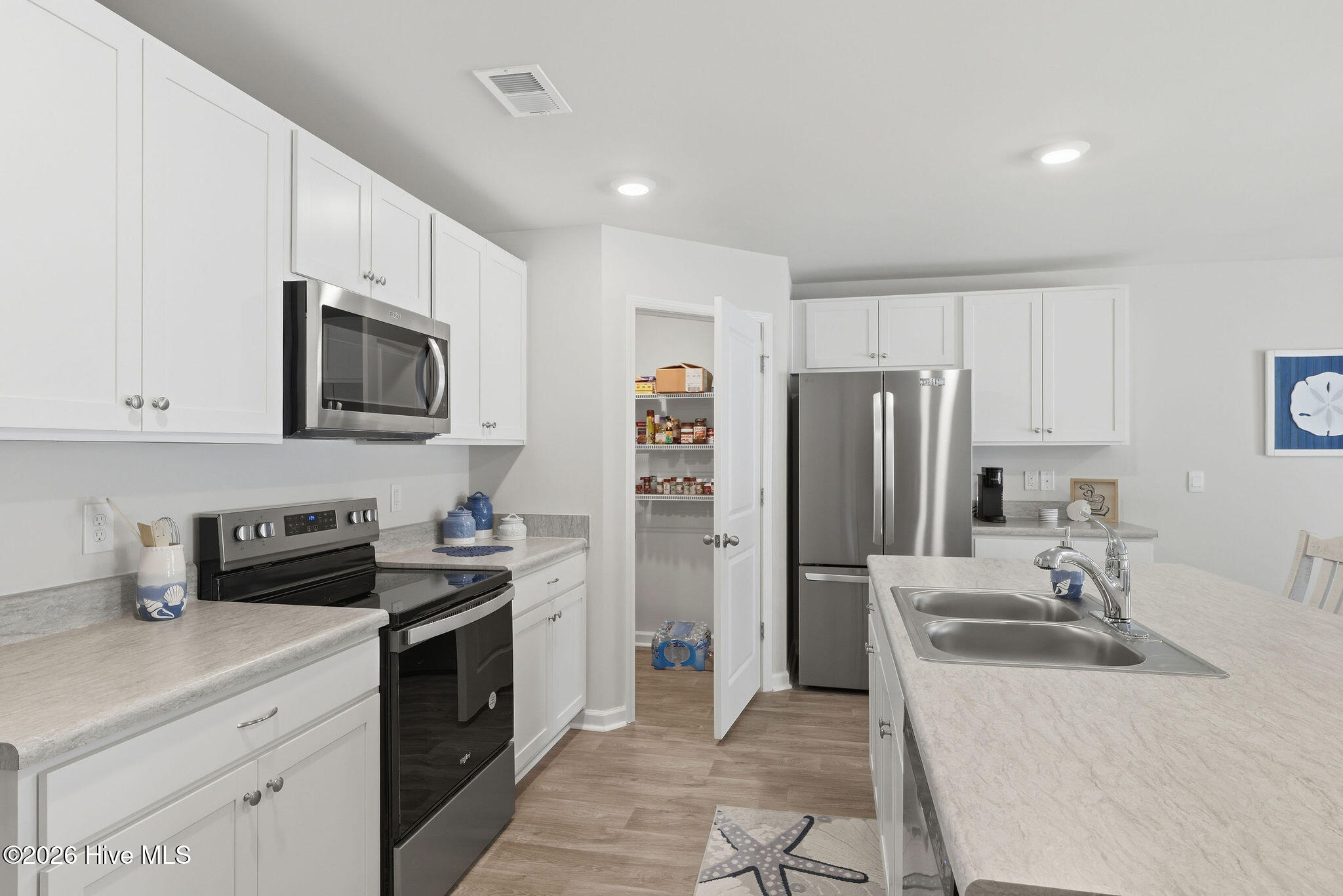 100568433 | Photo 16