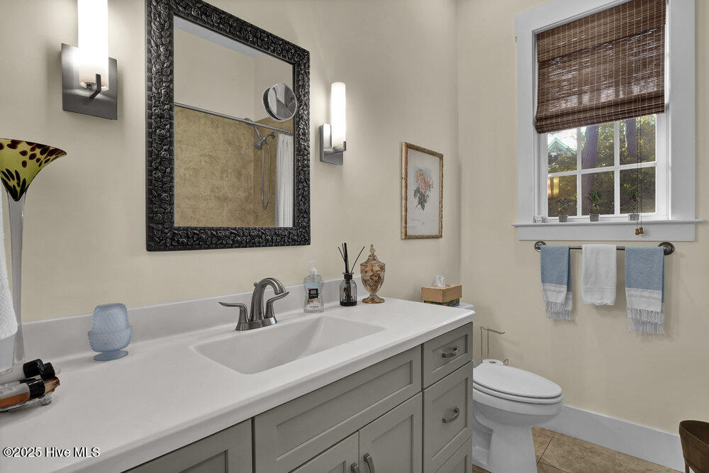 100536027 | Photo 22