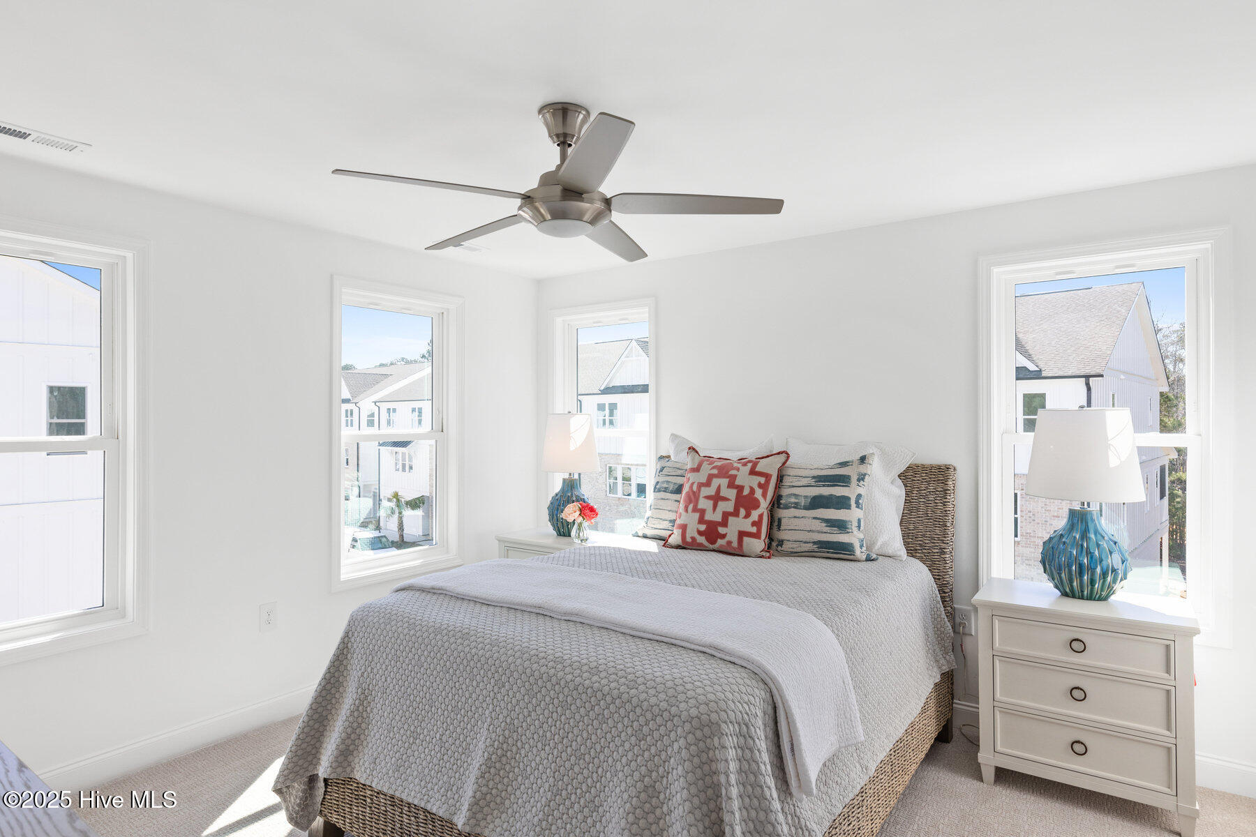 100499015 | Photo 29