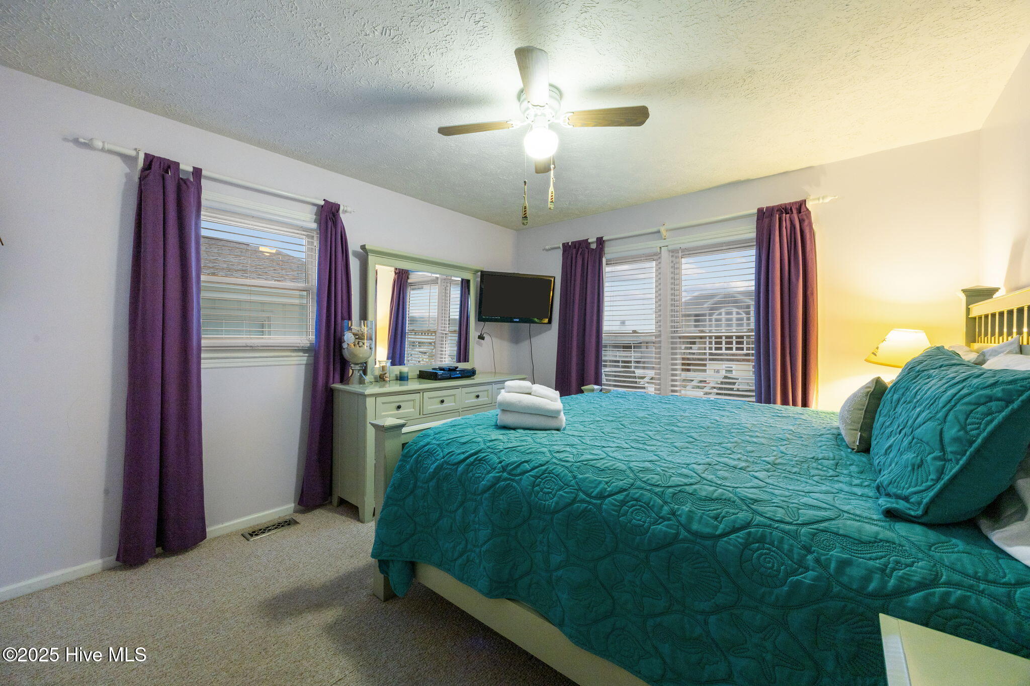 100567409 | Photo 41