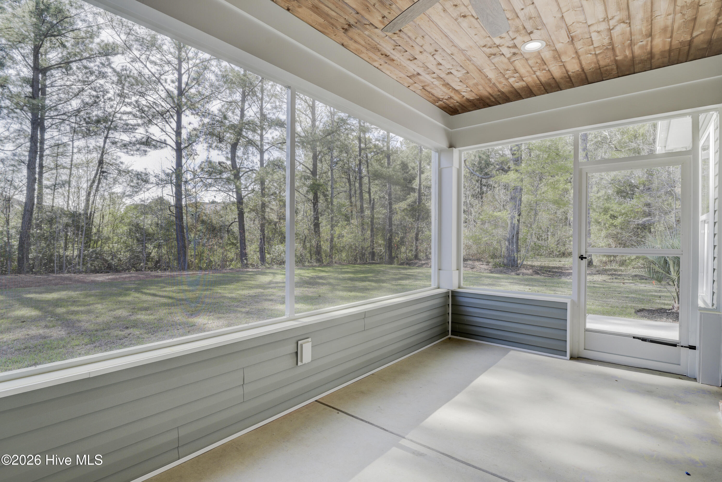 100563522 | Photo 27