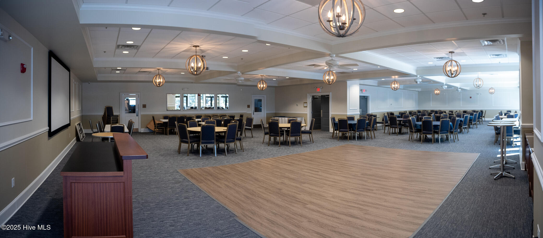 100543941 | Photo 86