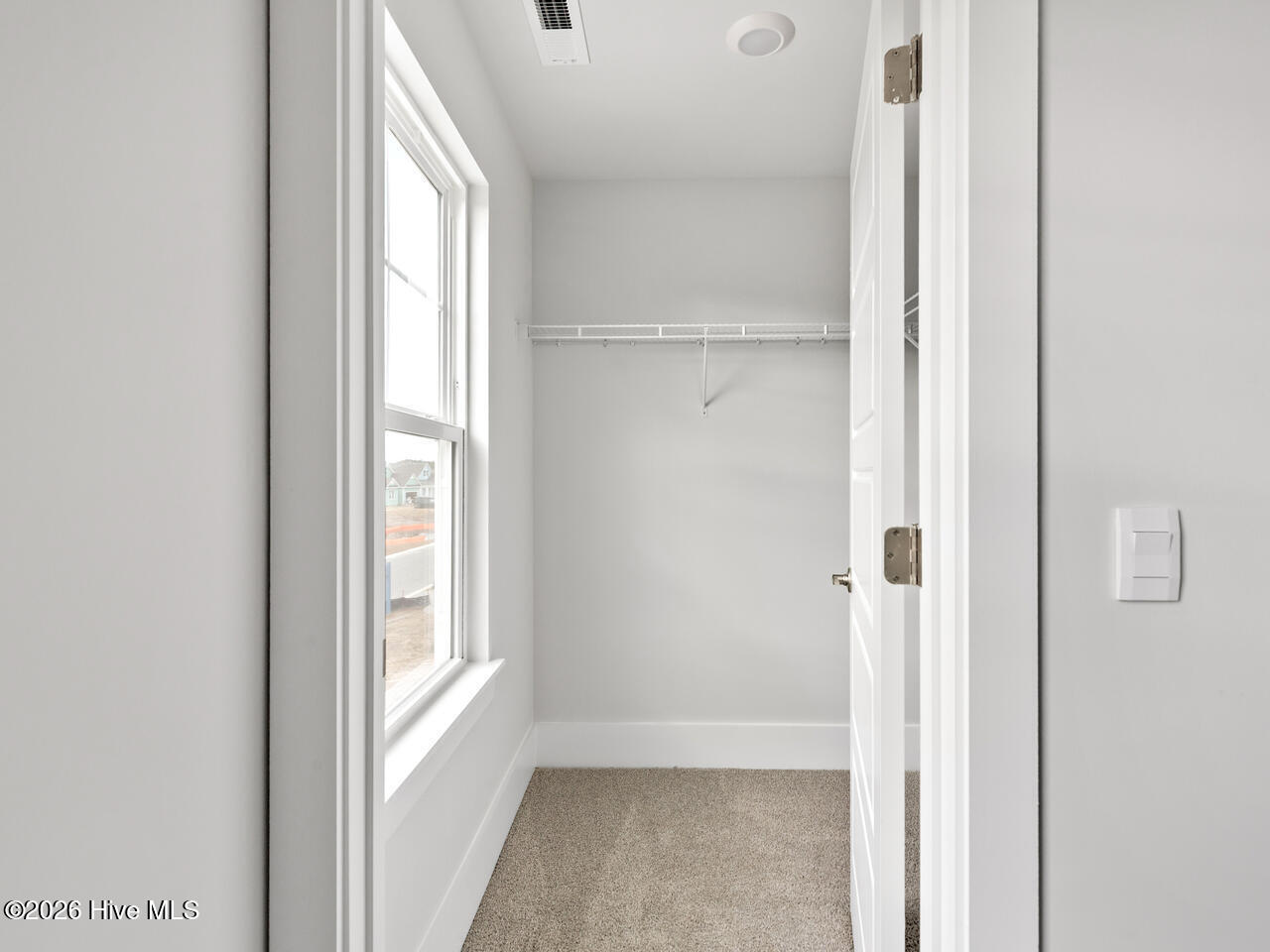 100557631 | Photo 40