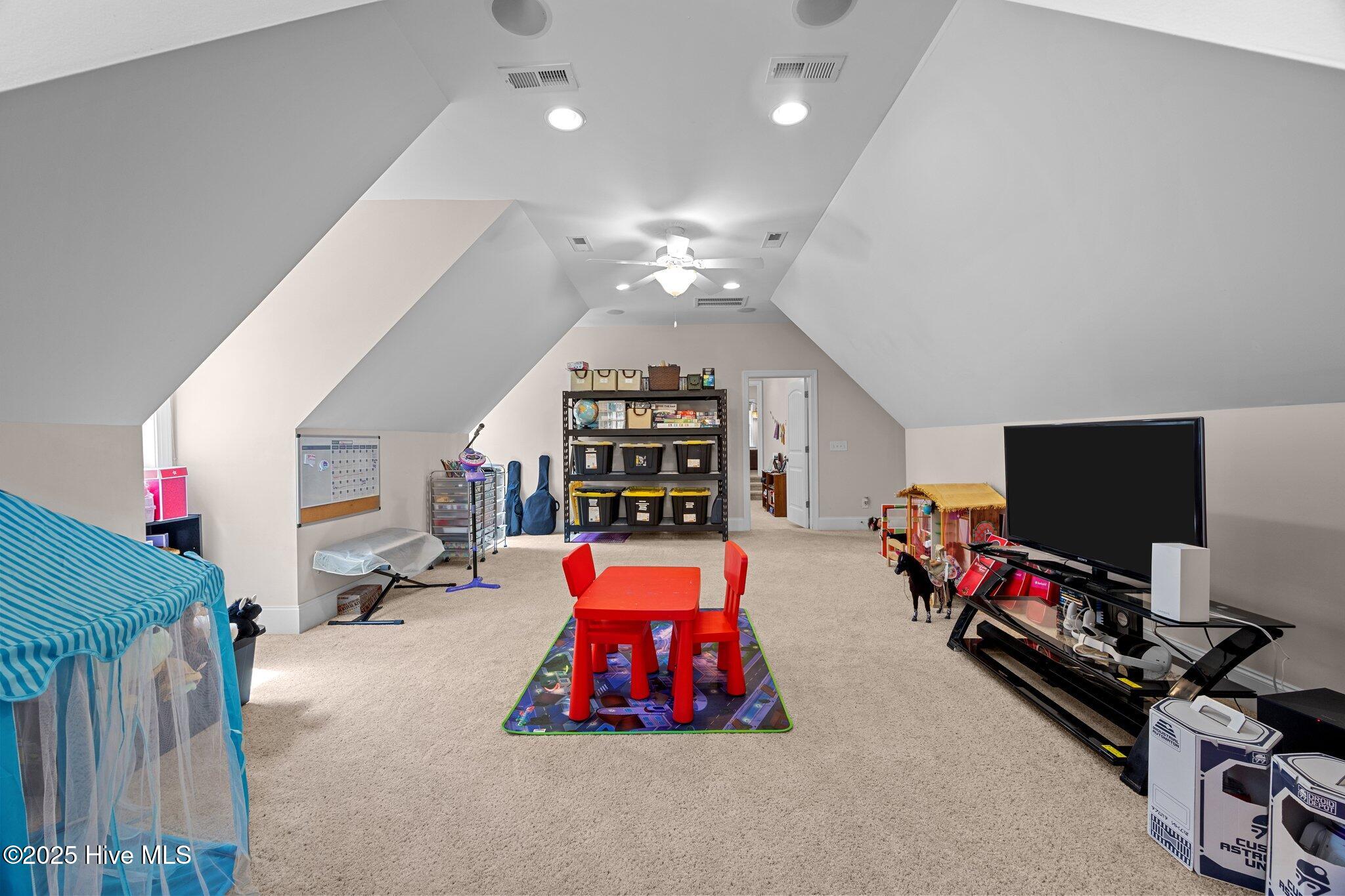 100516018 | Photo 43