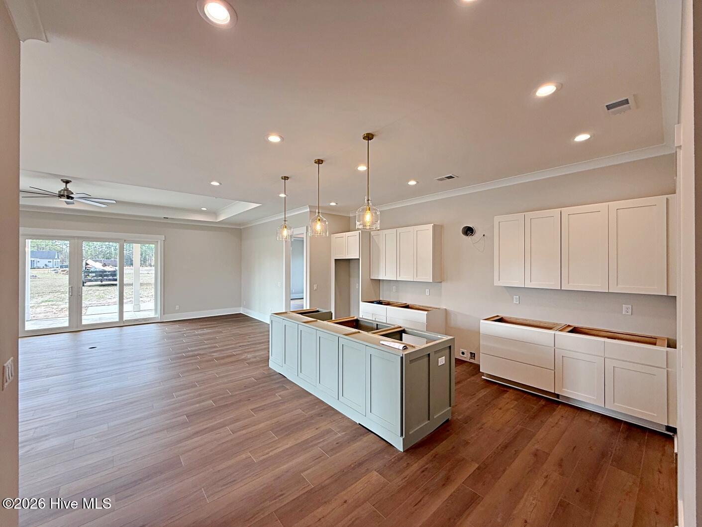 100559103 | Photo 11