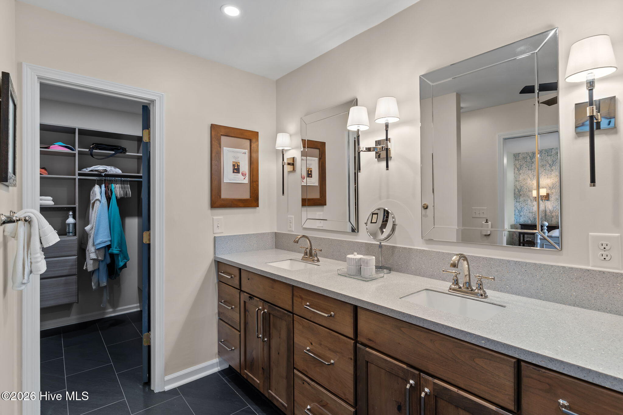 100564364 | Photo 28