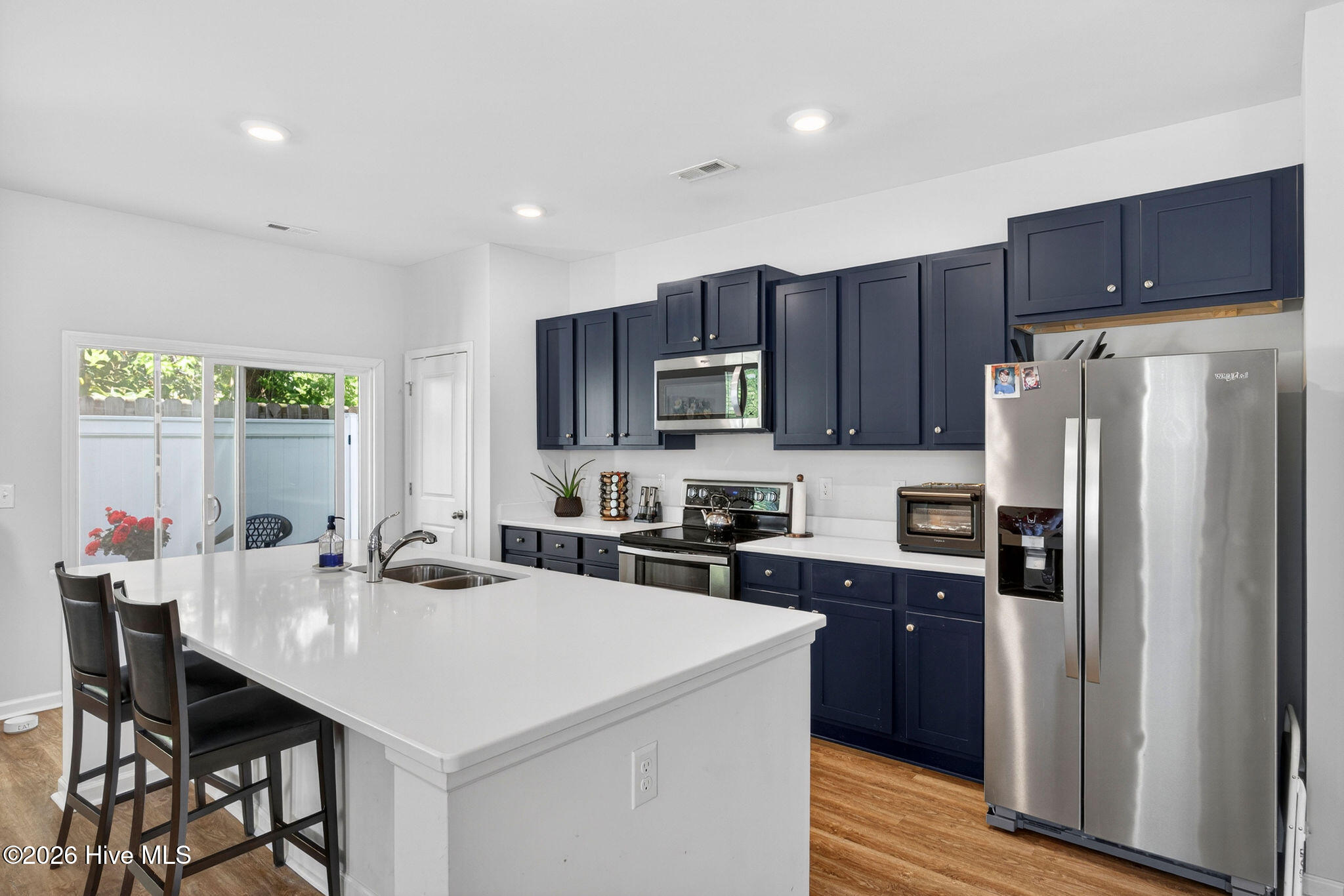 100570180 | Photo 15