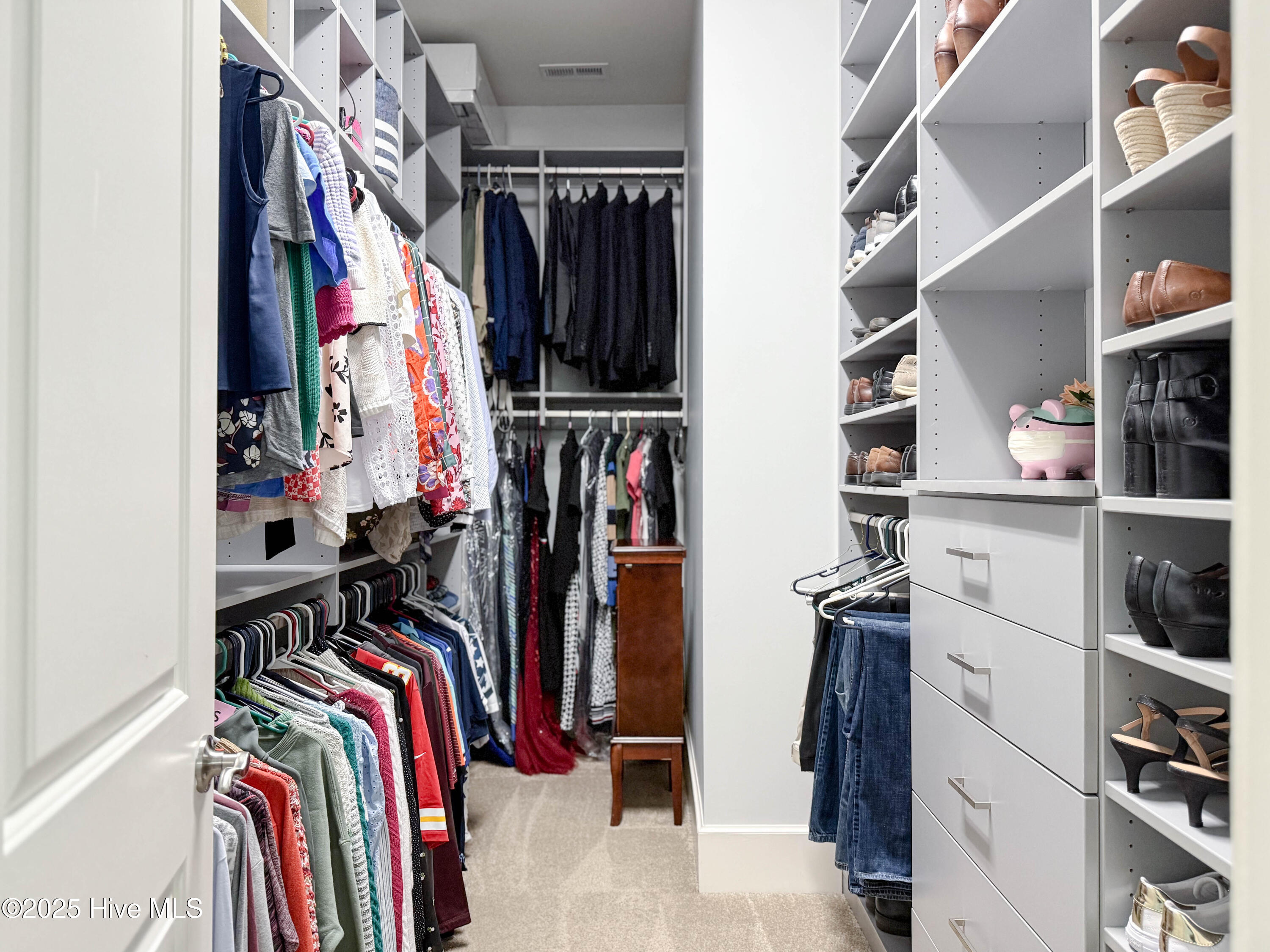 100534073 | Photo 43