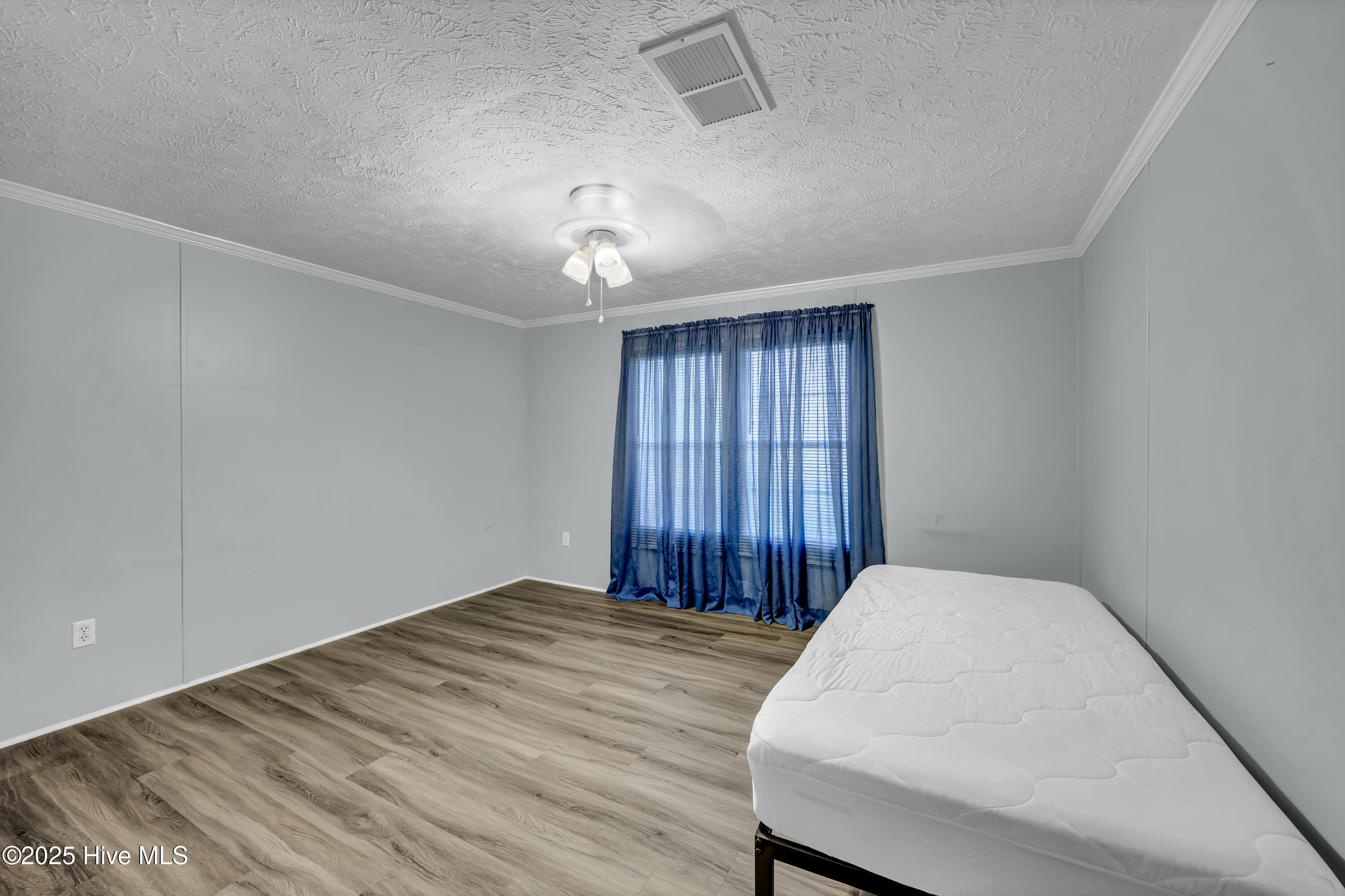 100525746 | Photo 16