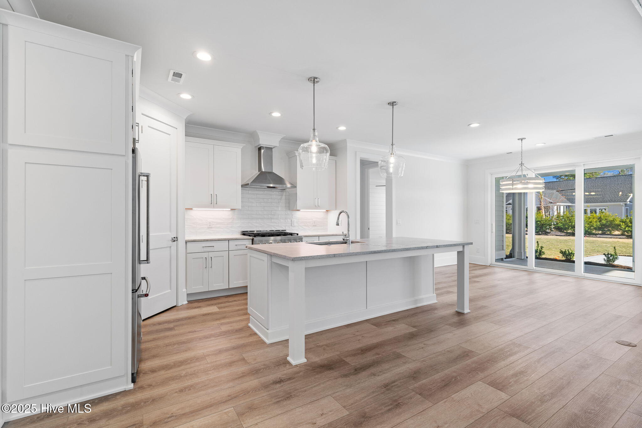 100523885 | Photo 17