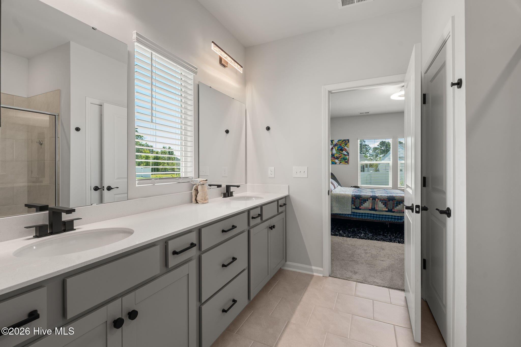 100567205 | Photo 22