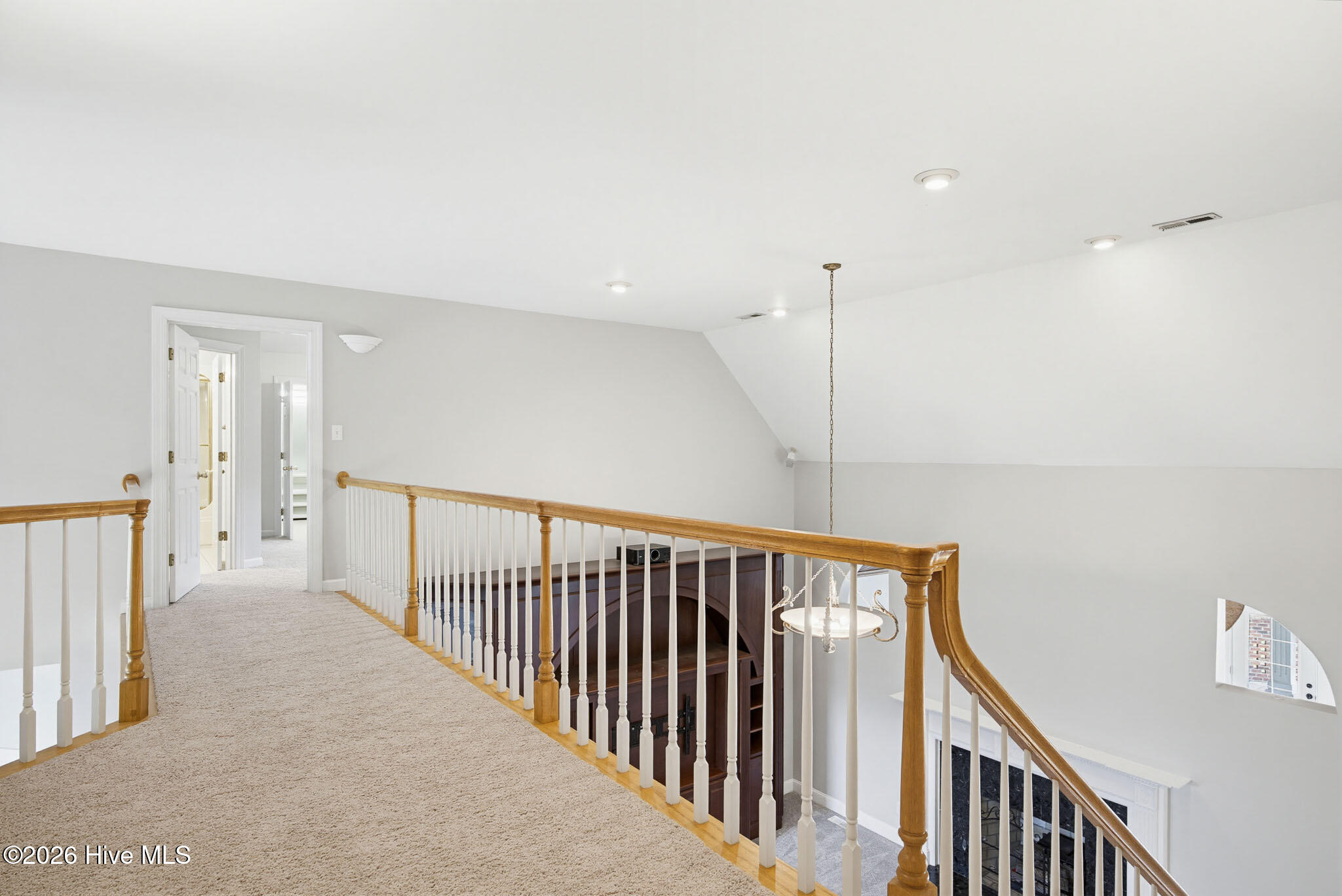 100570266 | Photo 37