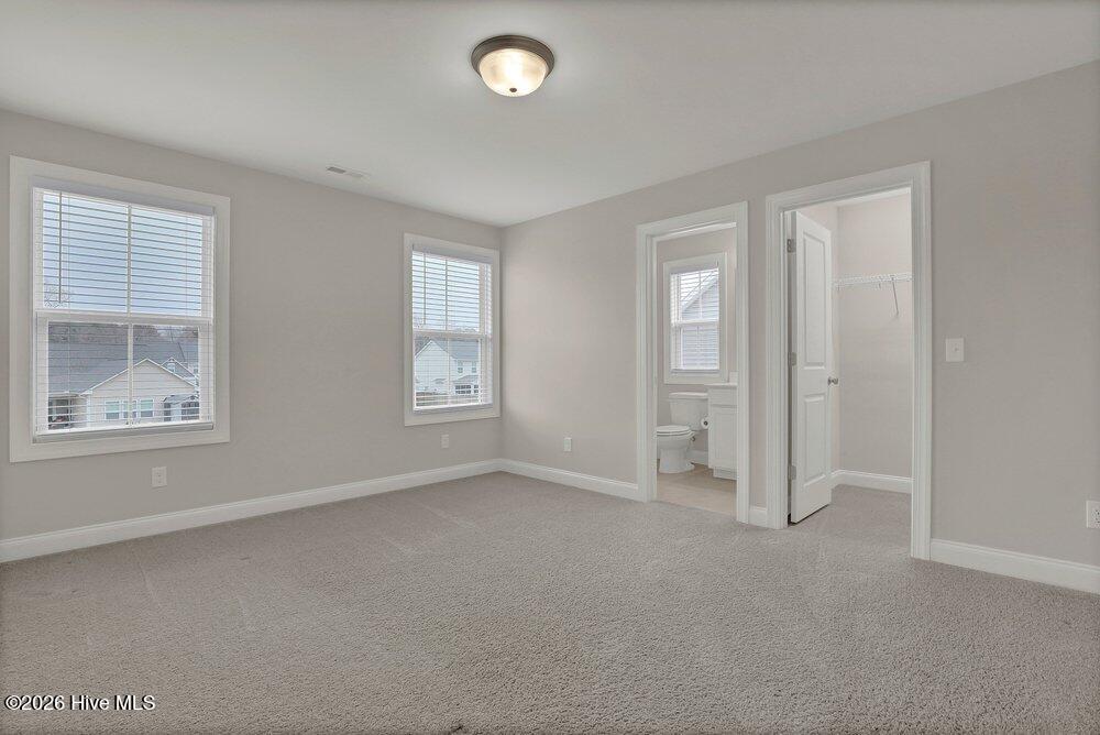 100558319 | Photo 24