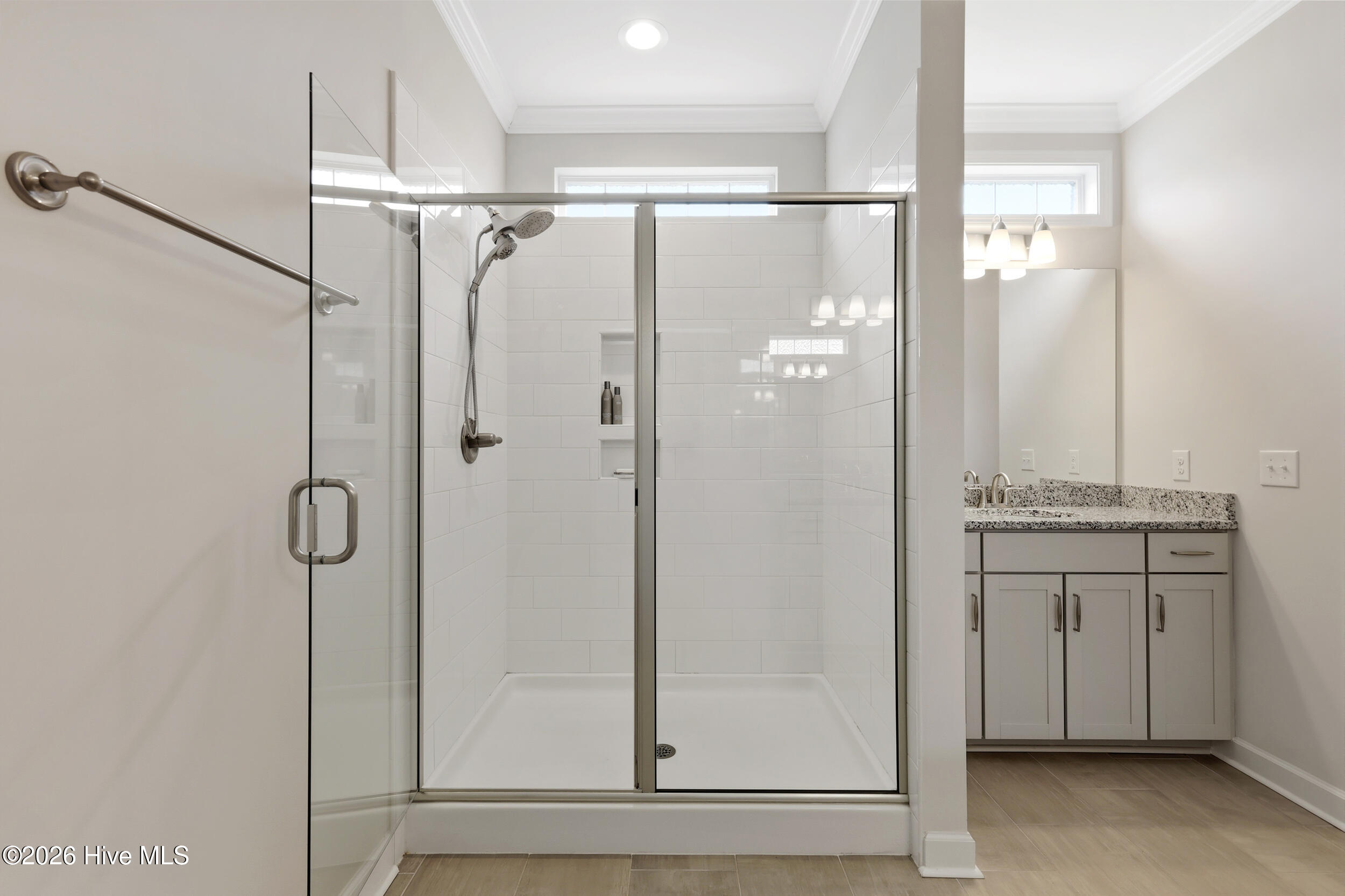 100570535 | Photo 27