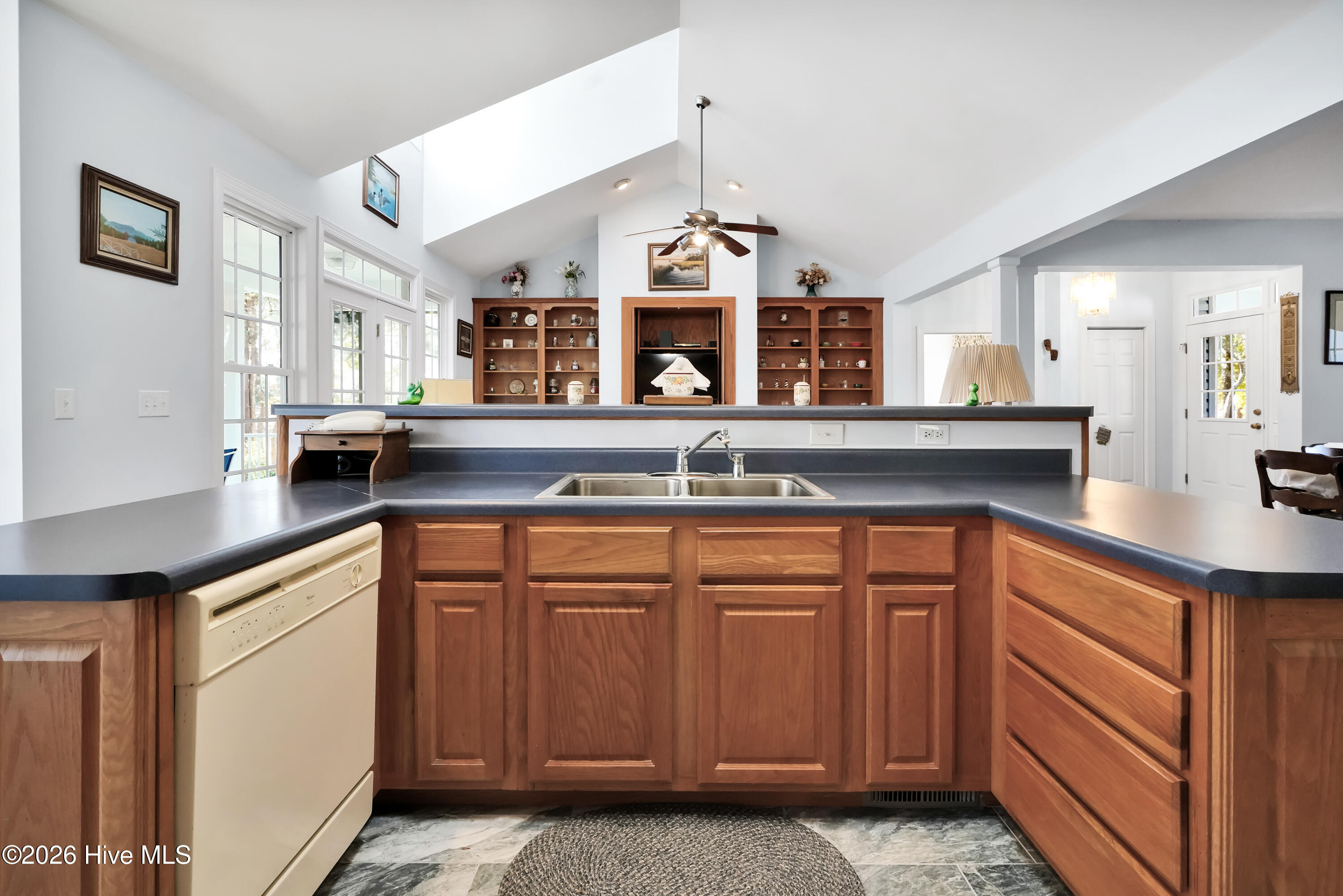 100549452 | Photo 14