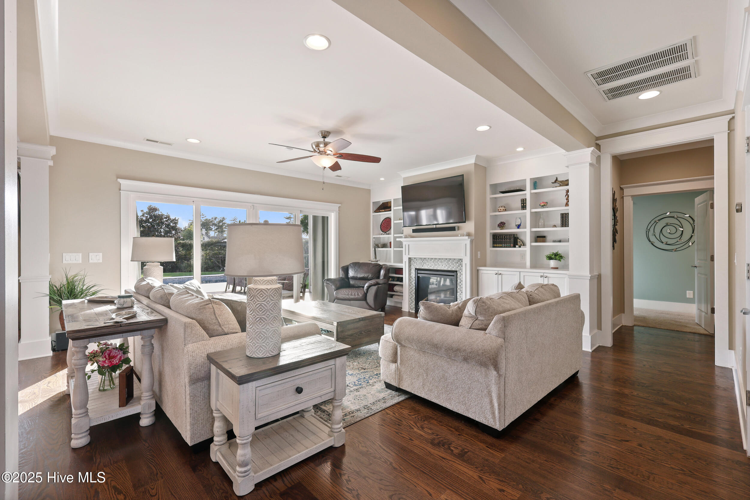 100536655 | Photo 10