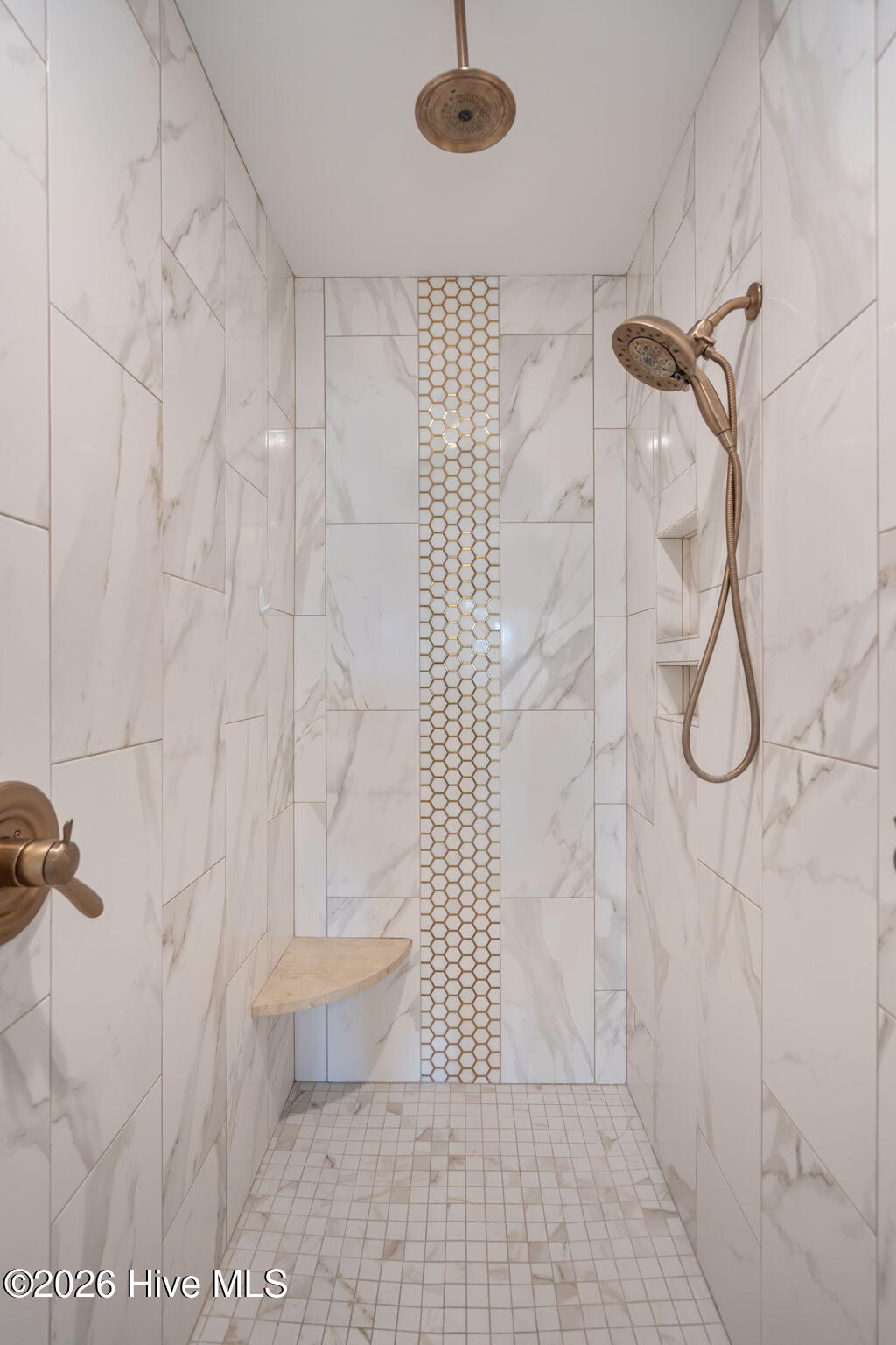 100558521 | Photo 24