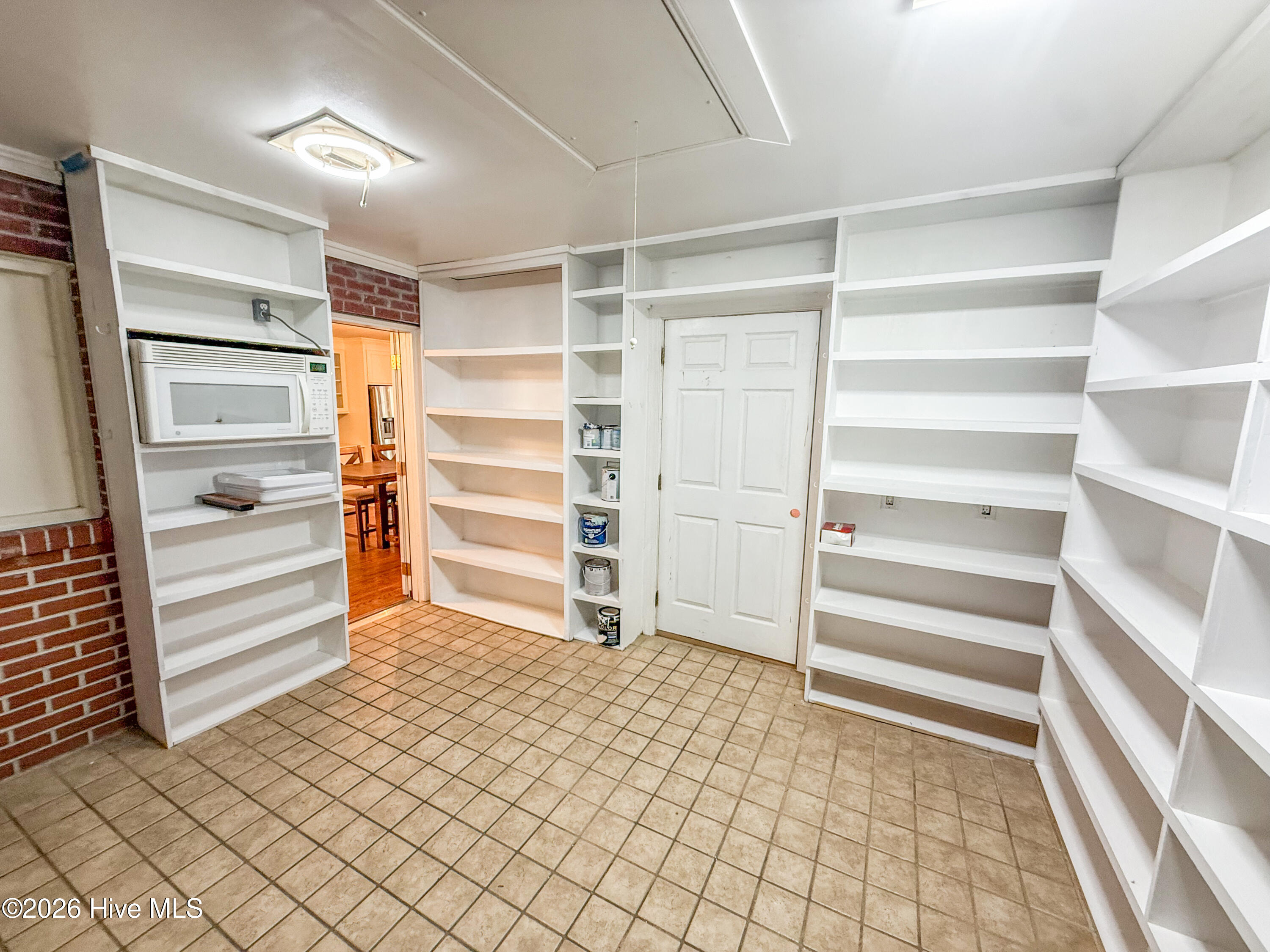 100547138 | Photo 13