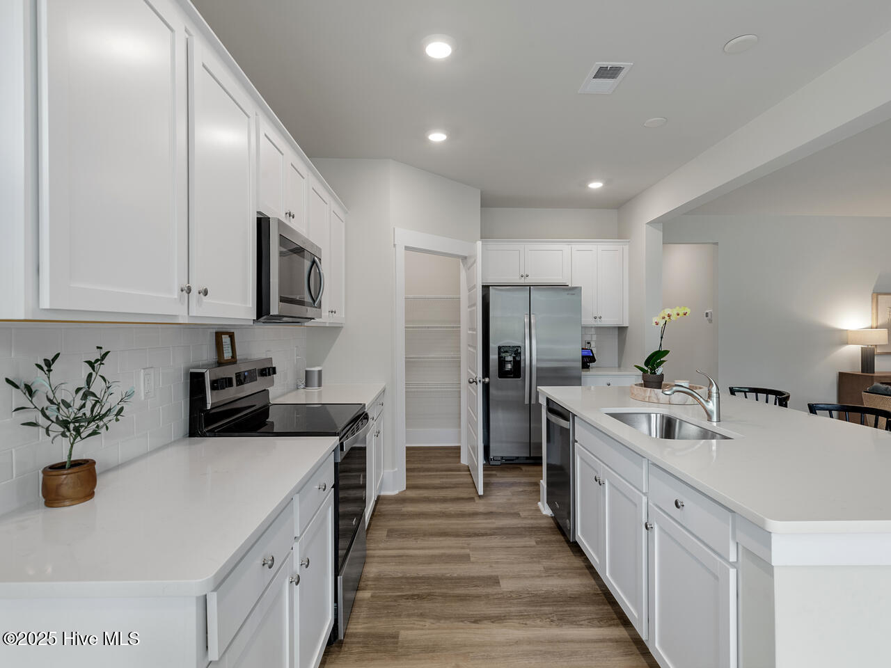 100556824 | Photo 13