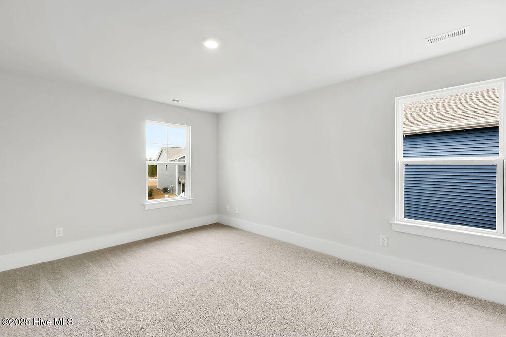 100562469 | Photo 21