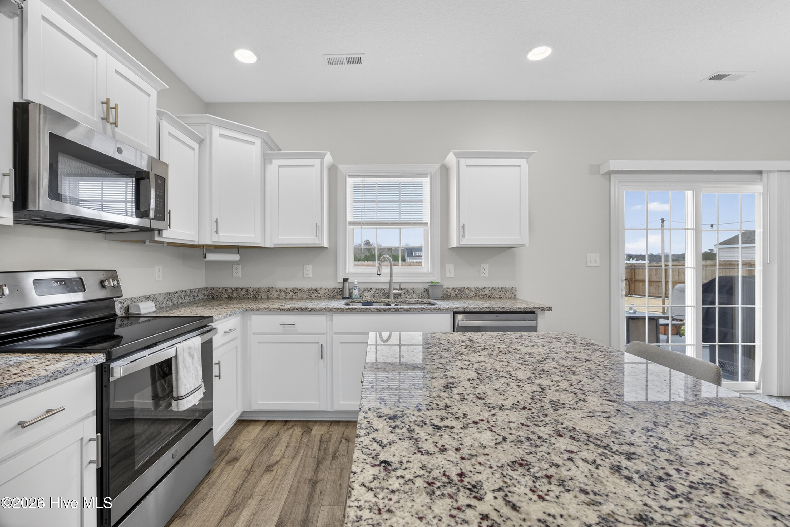 100558052 | Photo 21