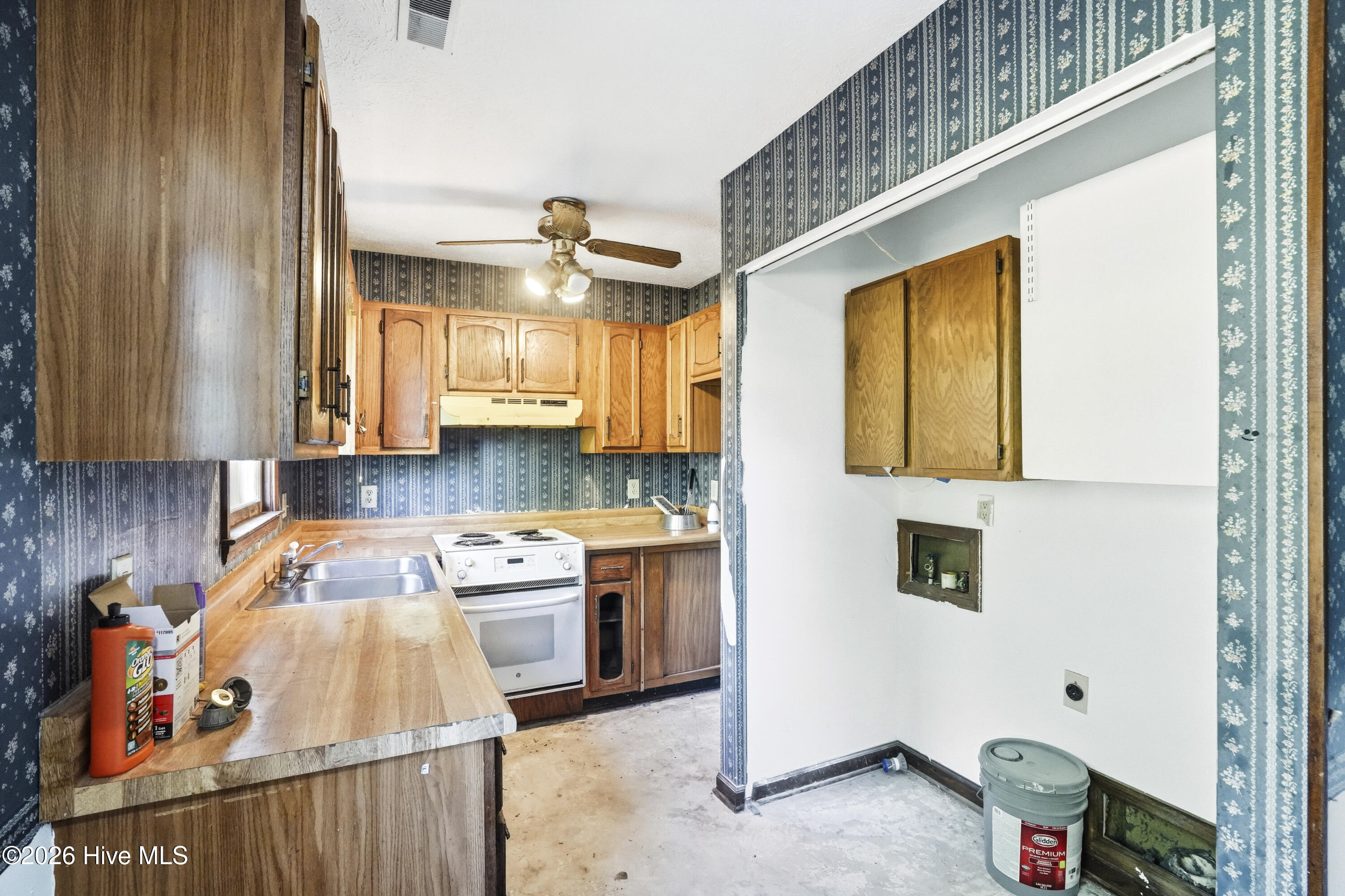 100568902 | Photo 19