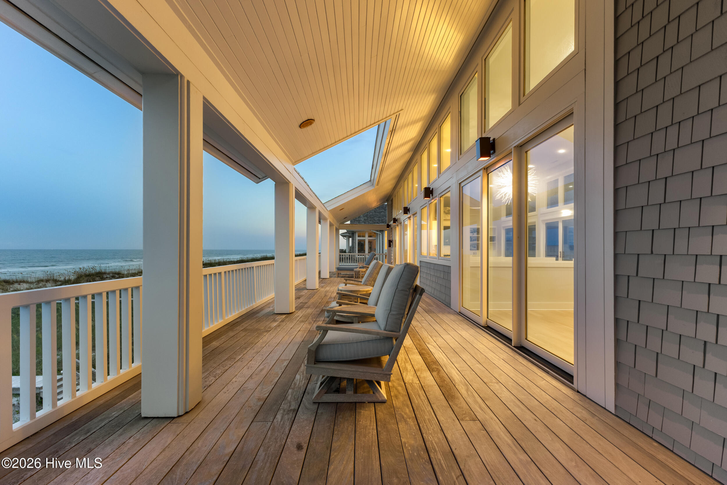 100560711 | Photo 61