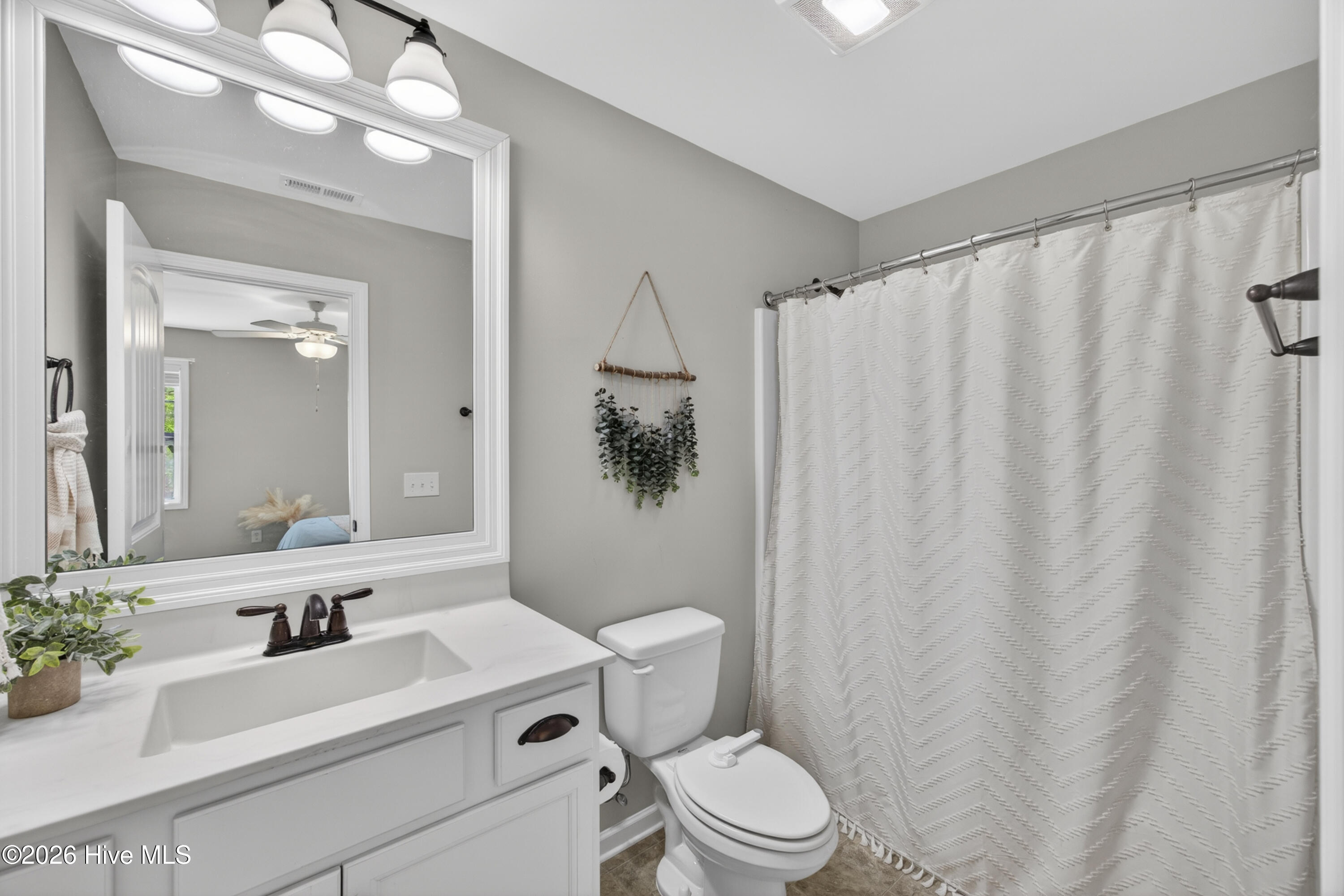 100567368 | Photo 50