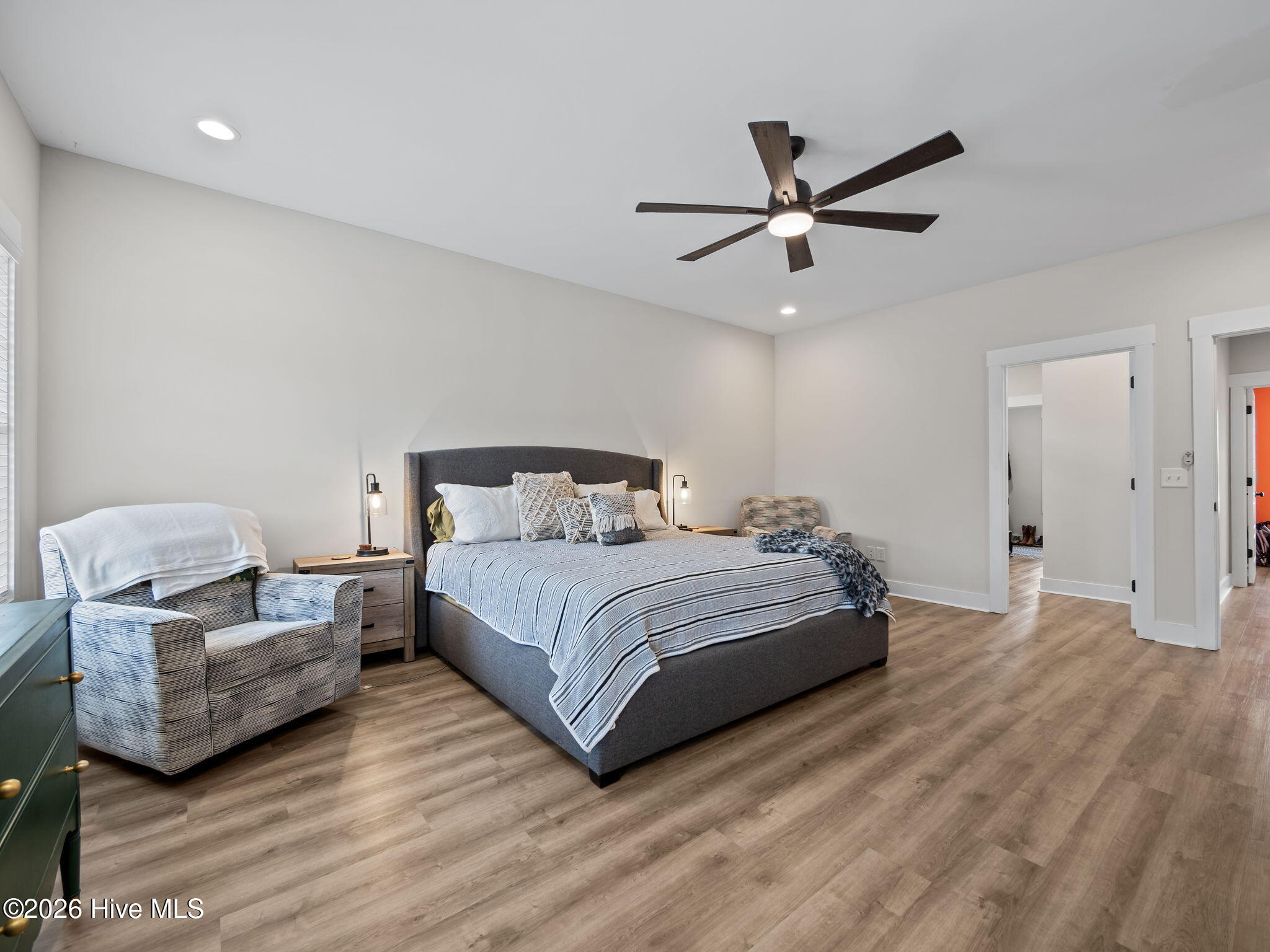 100556866 | Photo 11