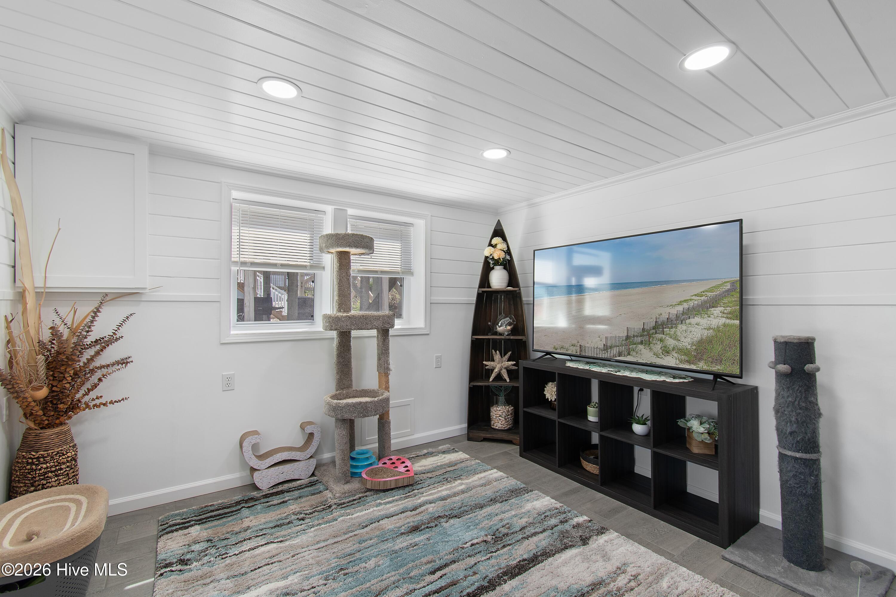 100567968 | Photo 39