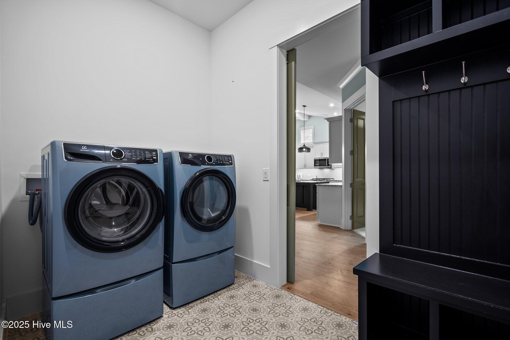 100510918 | Photo 43