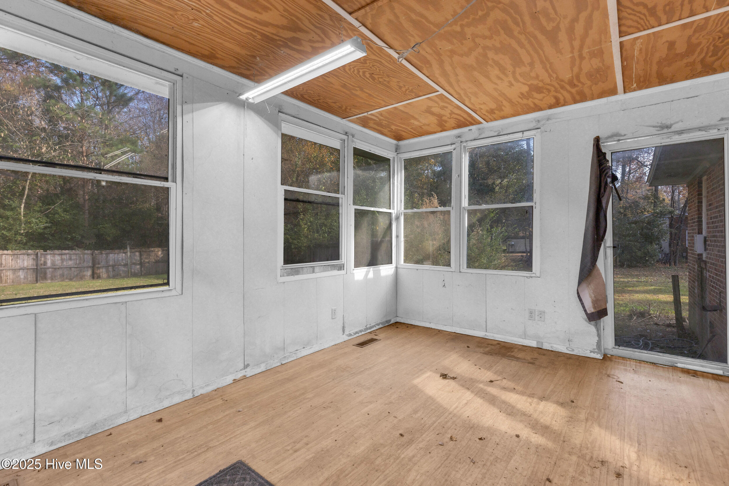 100543256 | Photo 29