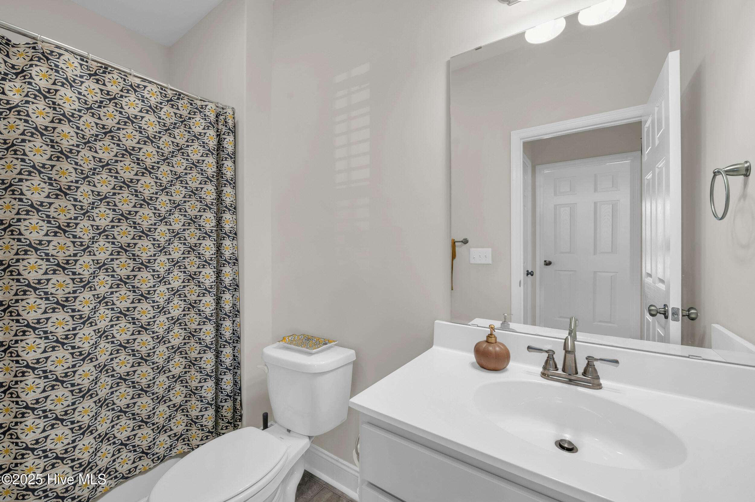 100542089 | Photo 18