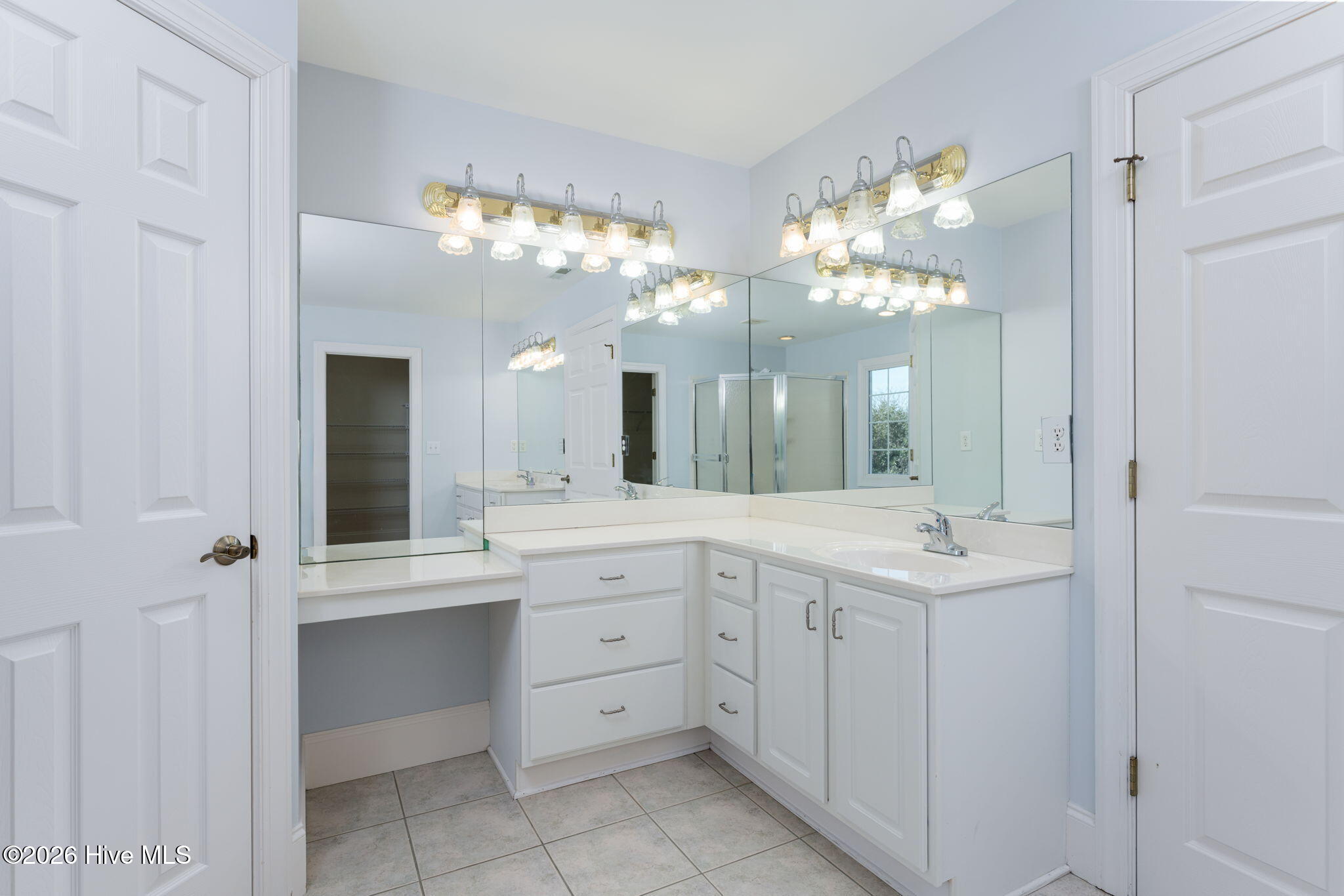 100552056 | Photo 46