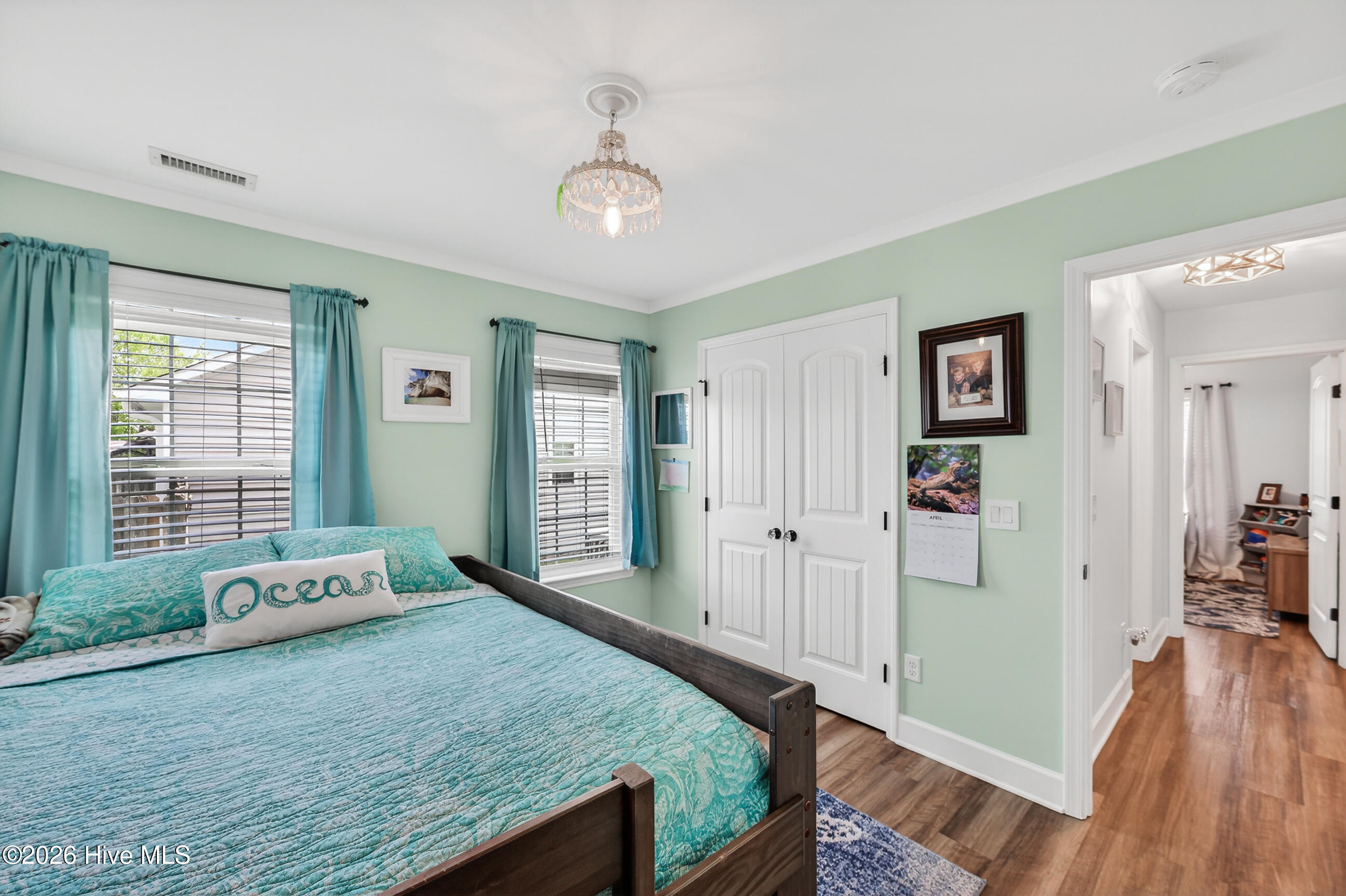 100567019 | Photo 31