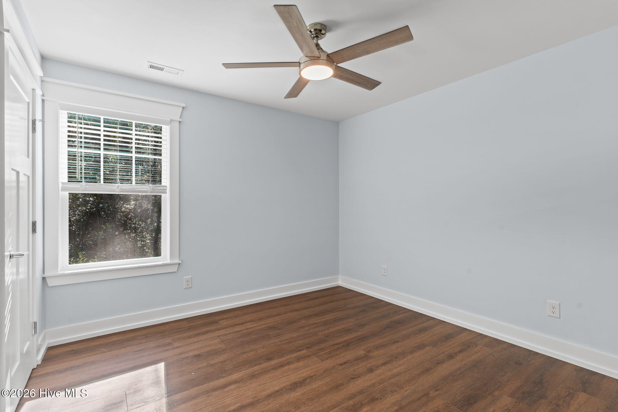 100527921 | Photo 16