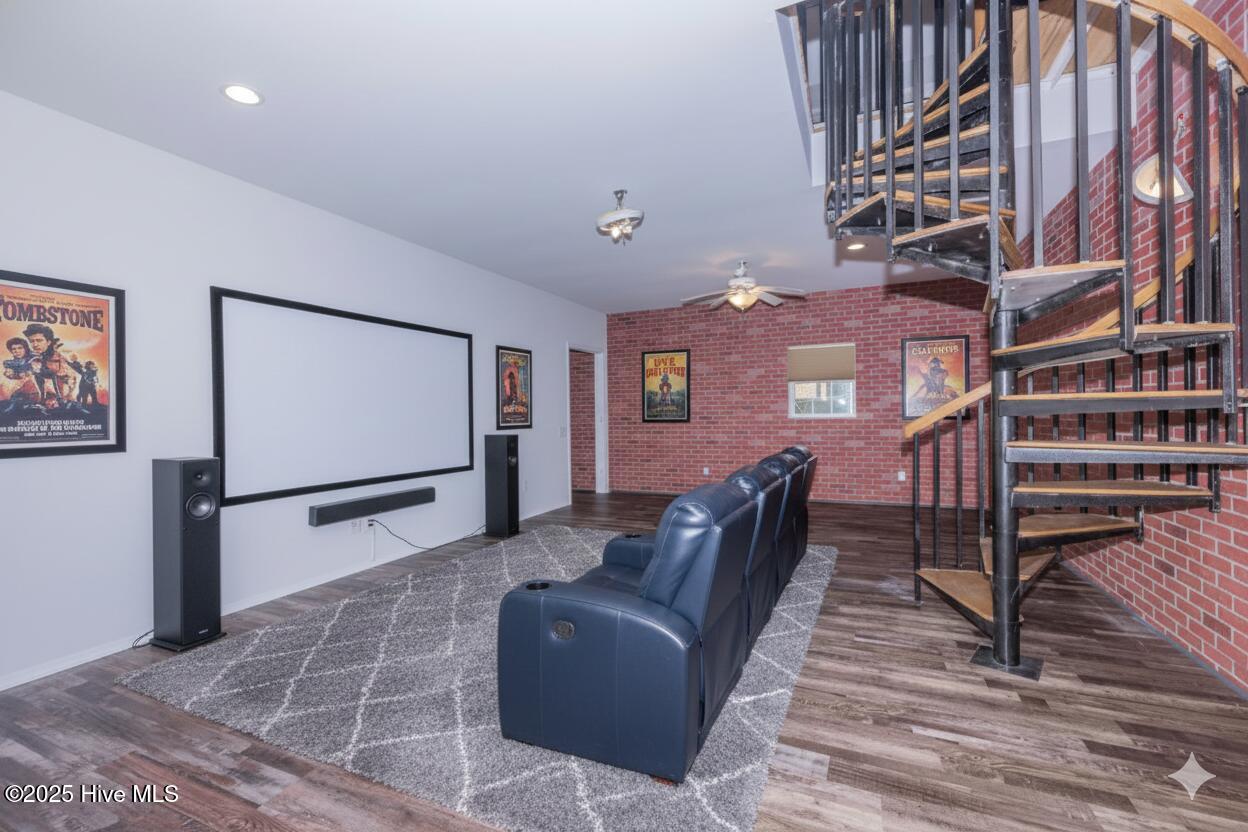 100543665 | Photo 31