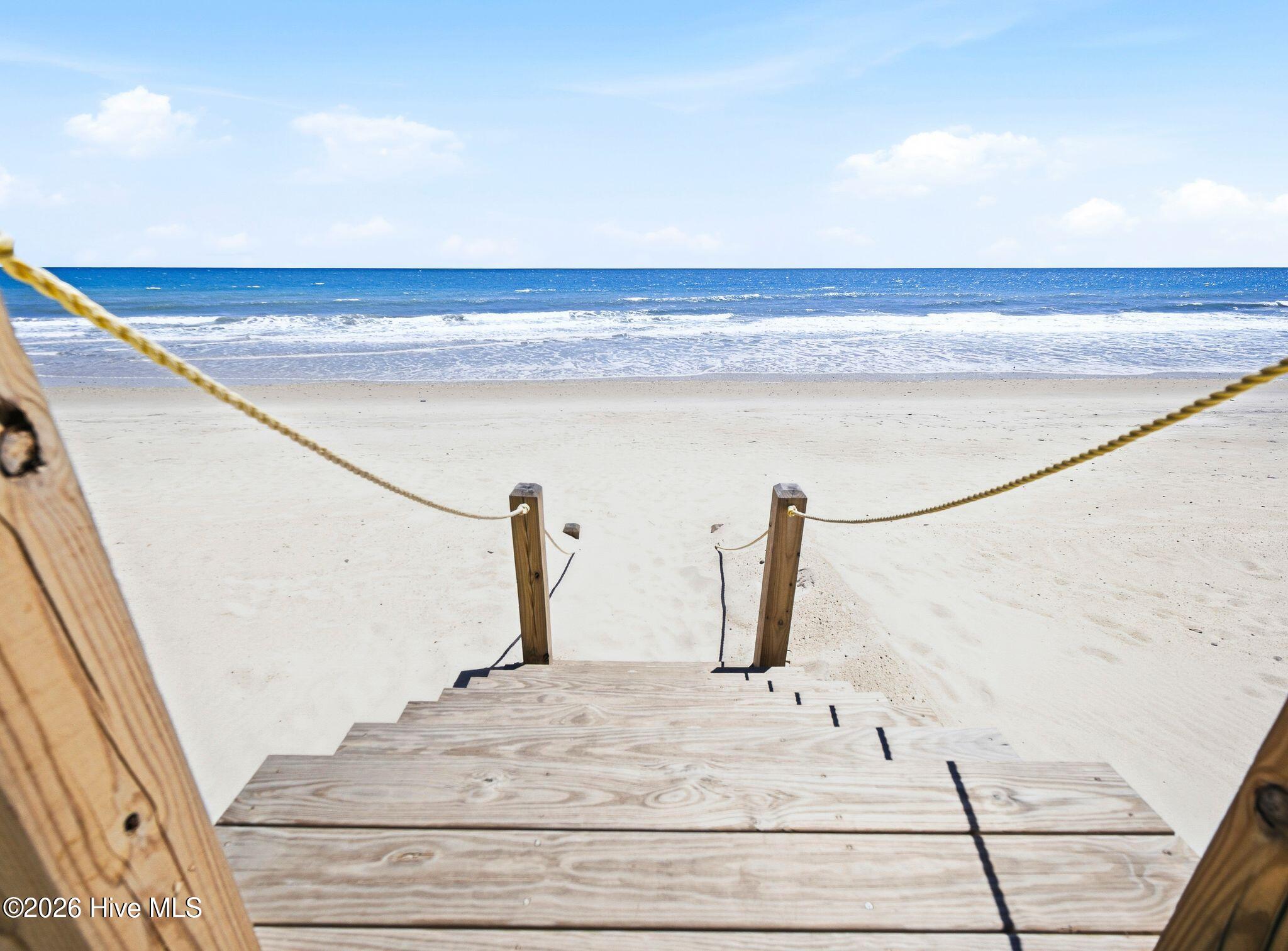 100569349 | Photo 119