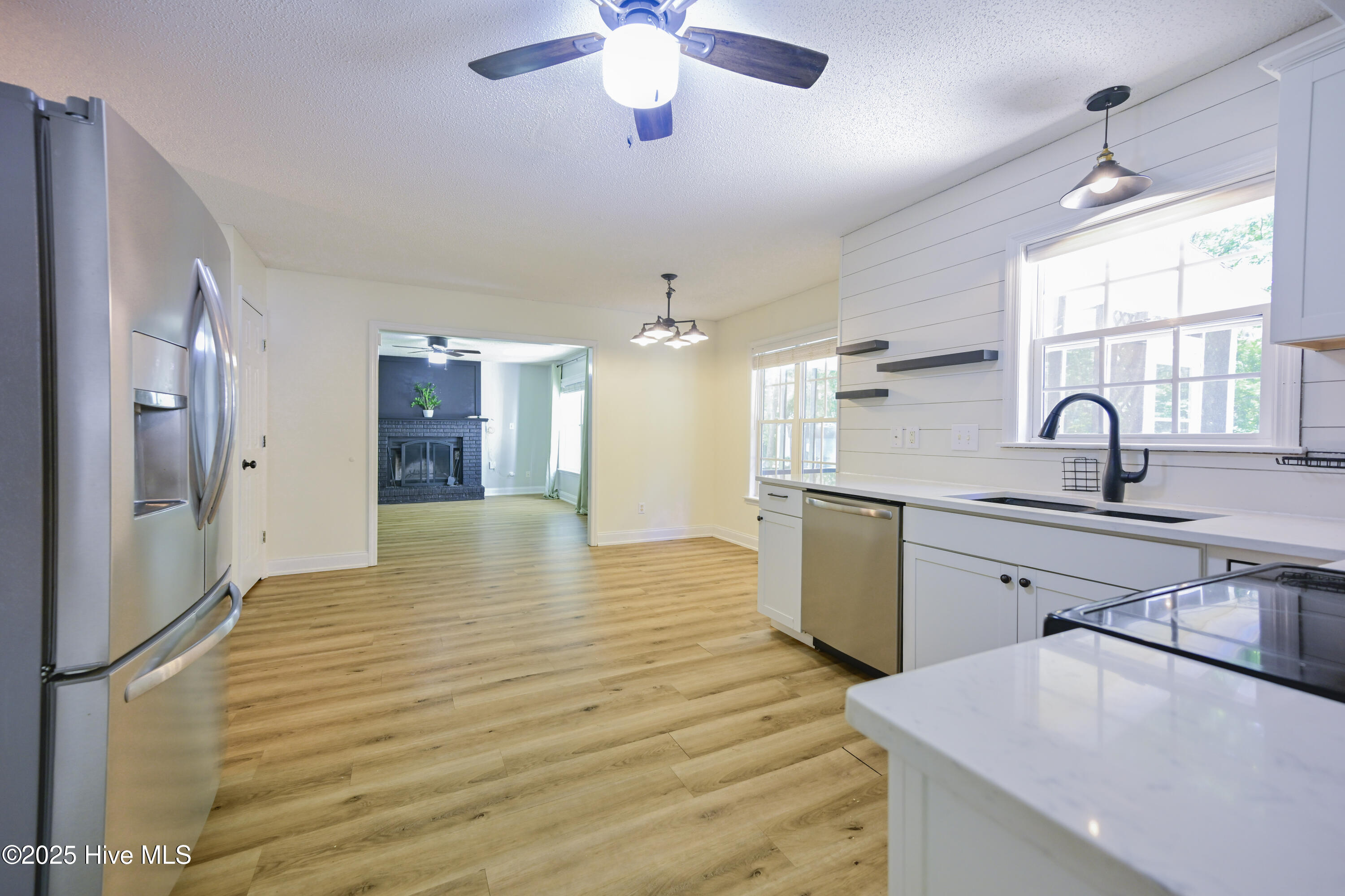 100523748 | Photo 18