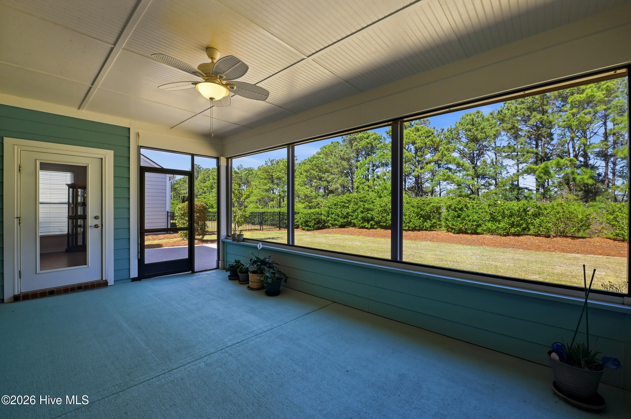 100565292 | Photo 36