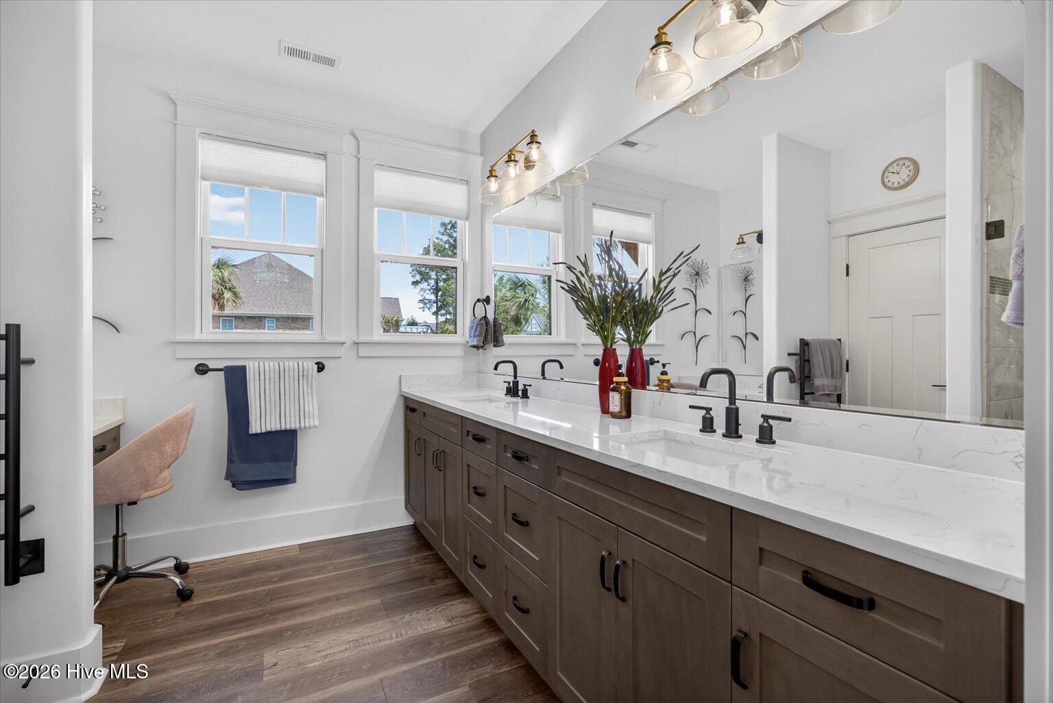 100566266 | Photo 39