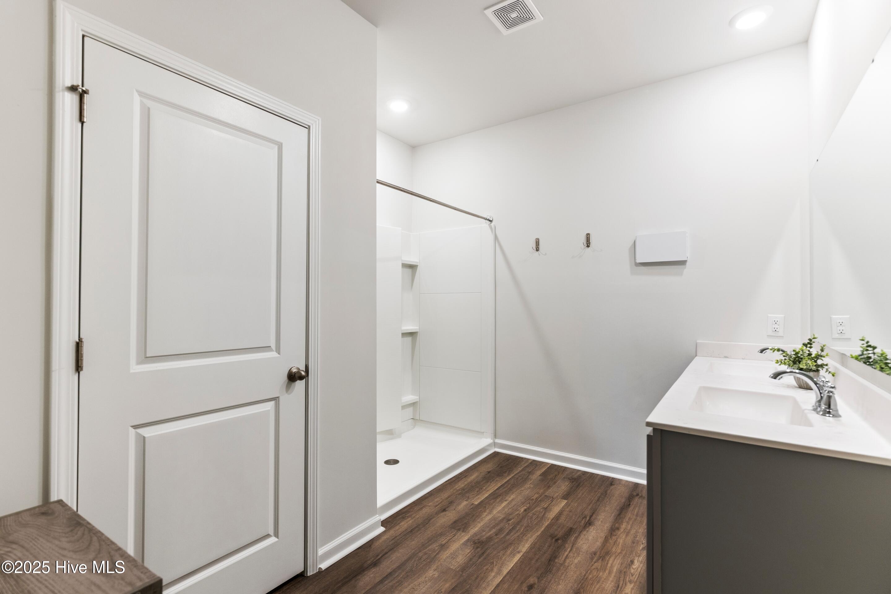 100543257 | Photo 17