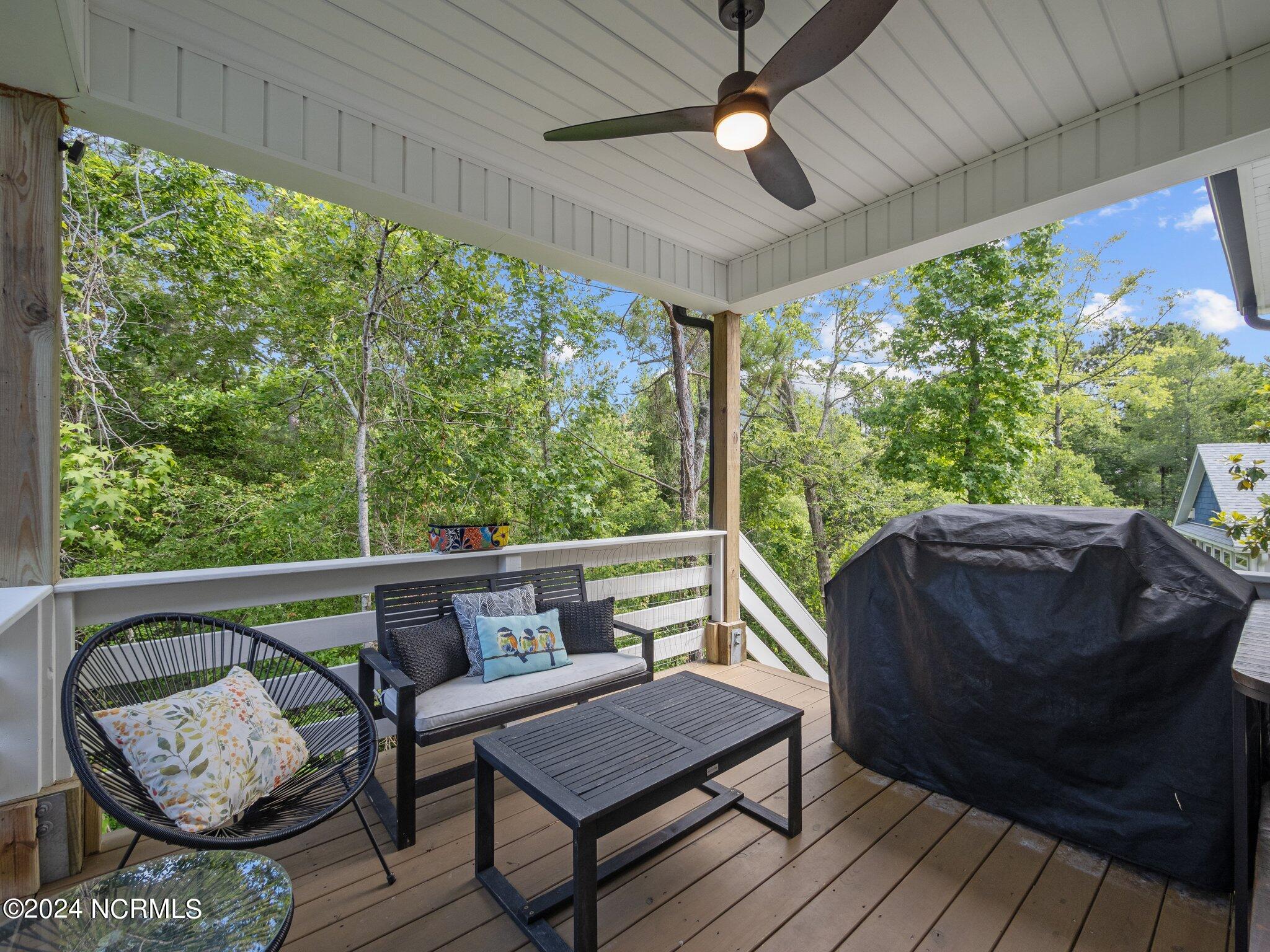 100560825 | Photo 22