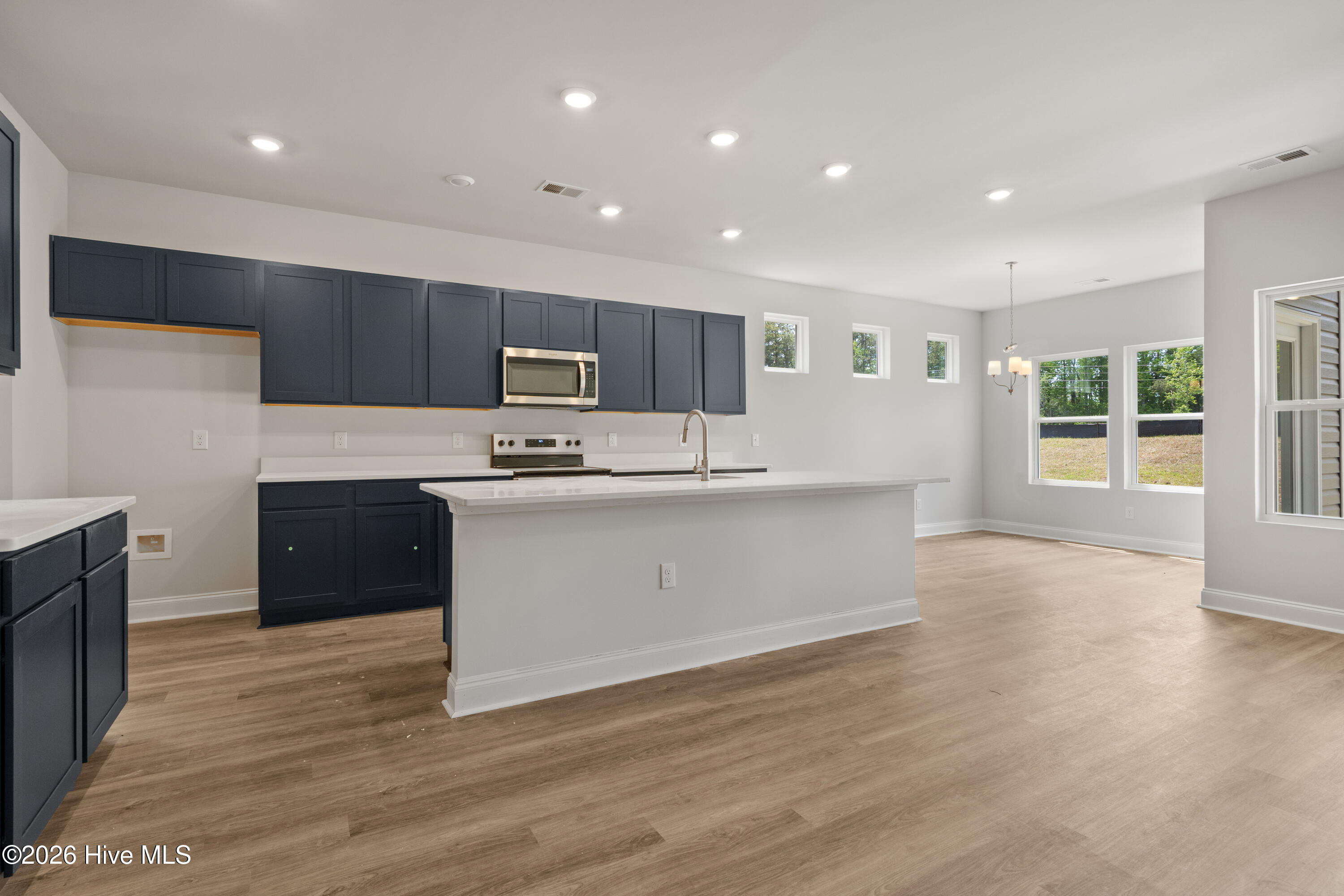 100554702 | Photo 13