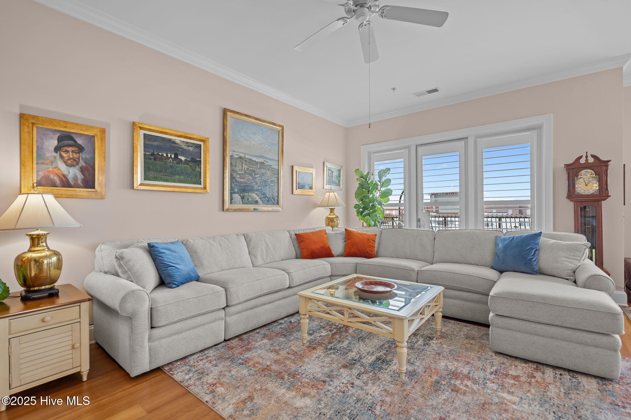 100525076 | Photo 10